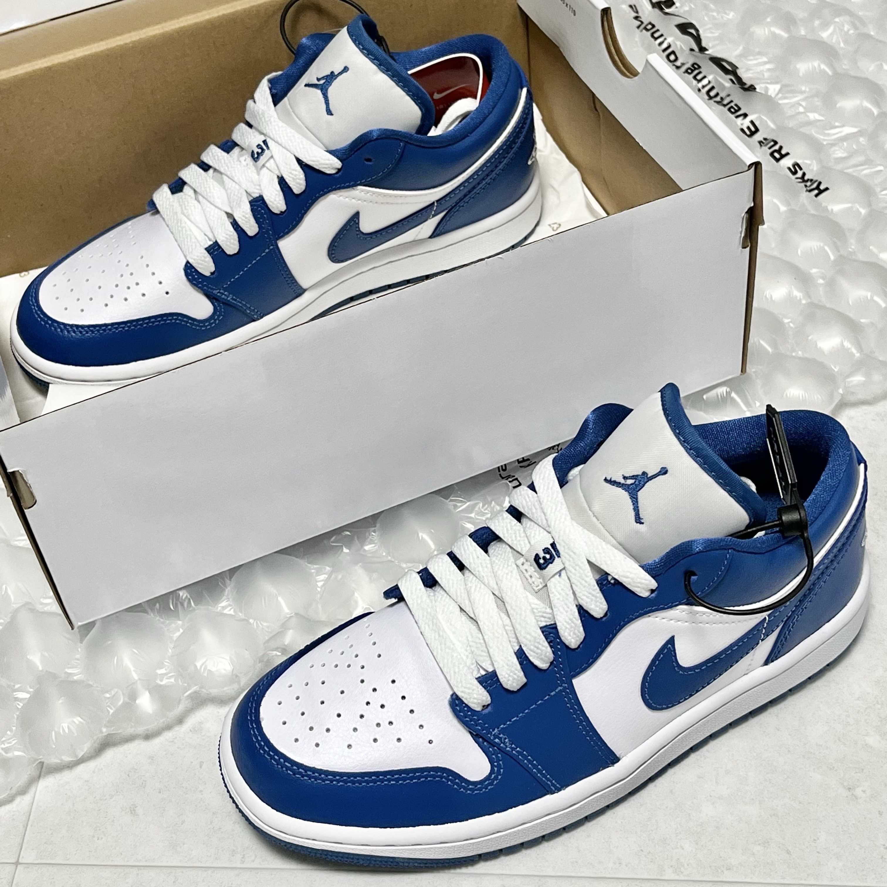 (W) Jordan 1 Low White Dark Marina Blue 착용 스타일 - 1
