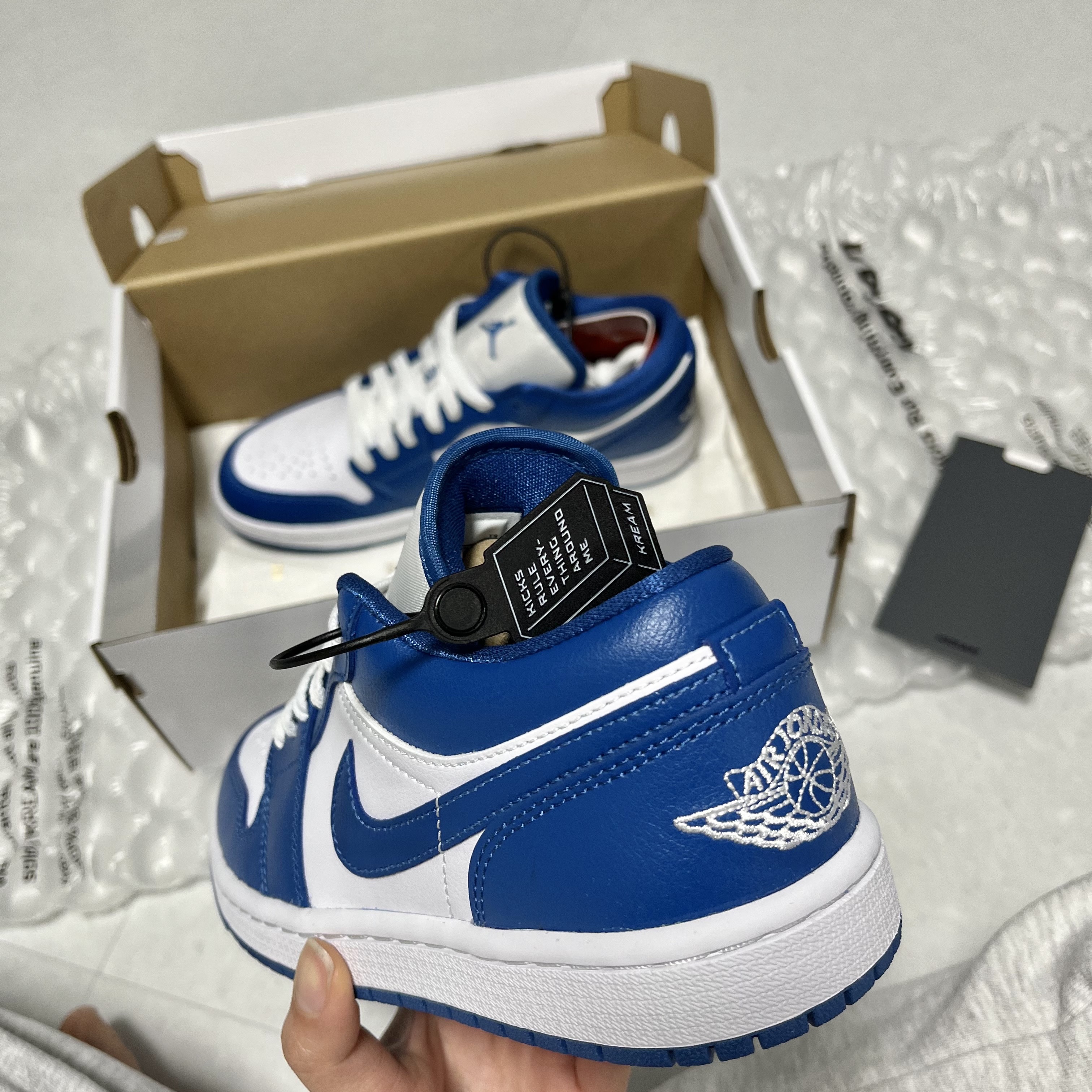 (W) Jordan 1 Low White Dark Marina Blue 착용 스타일 - 2