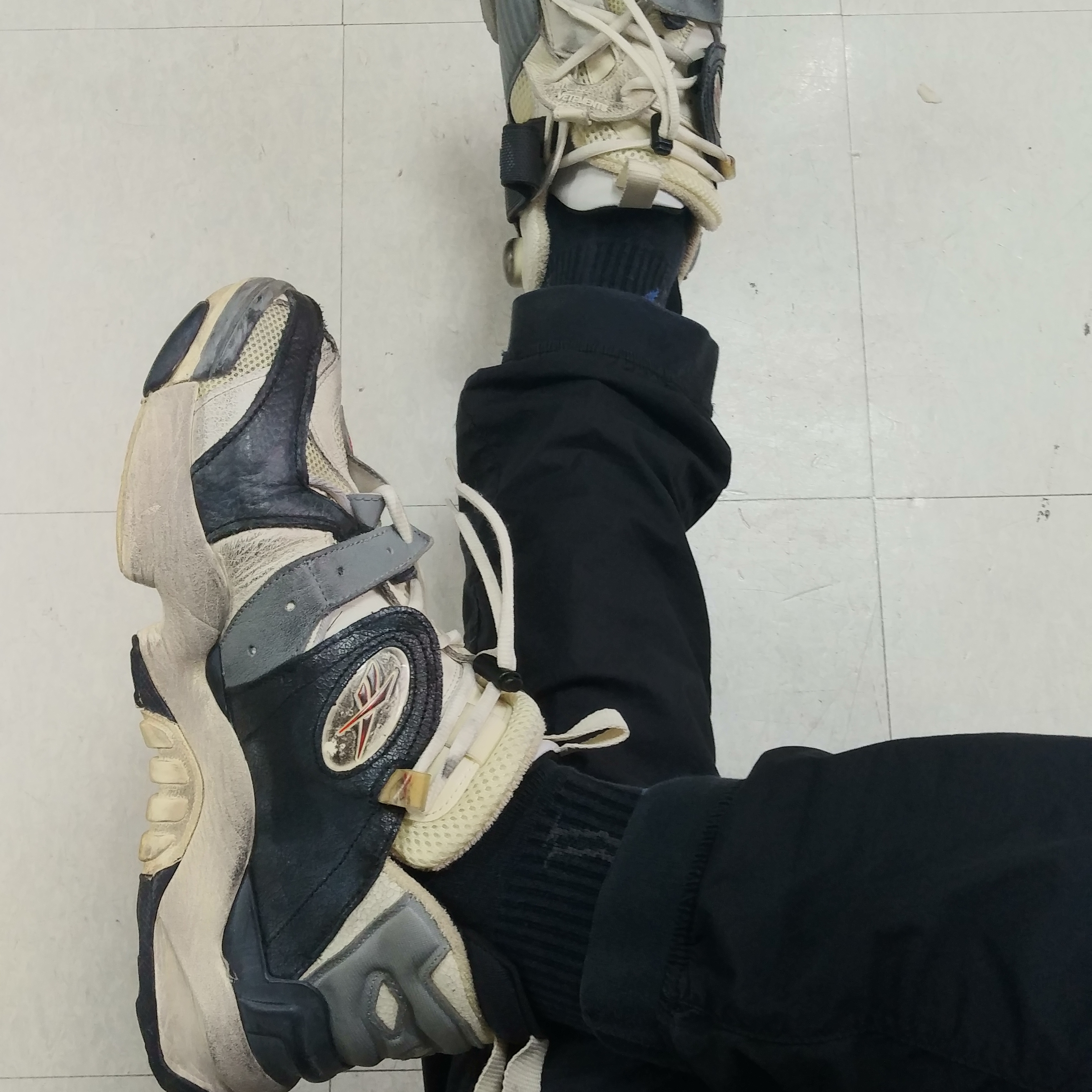 Reebok x Vetements Genetically Modified Pump Dirty Grey 착용 스타일