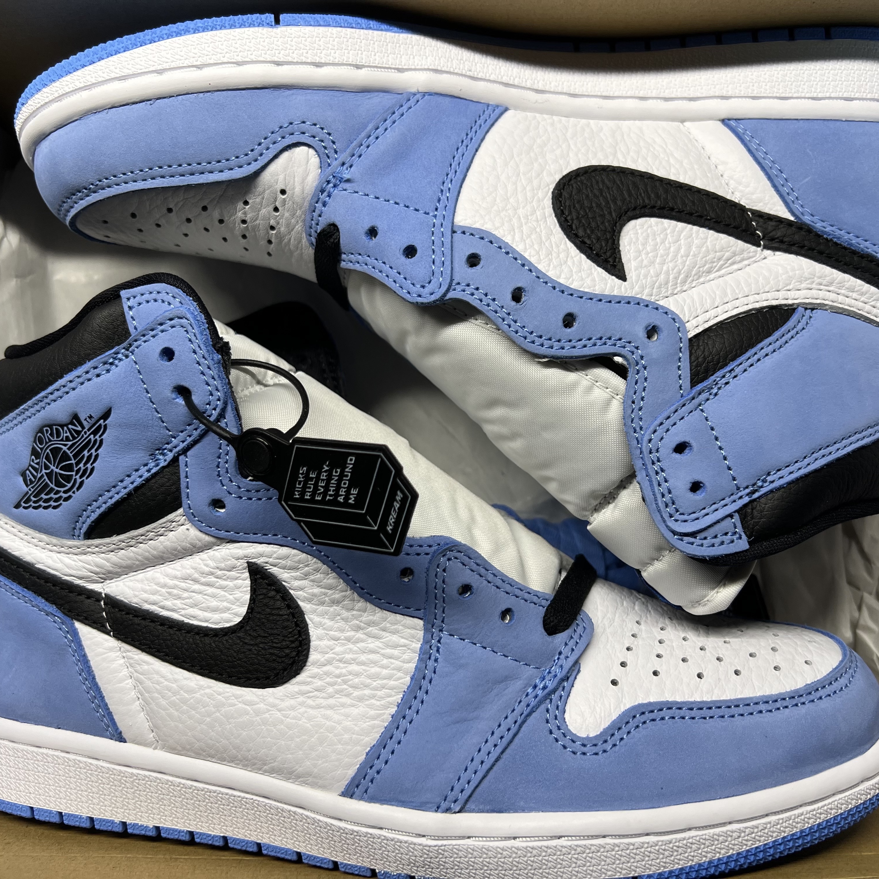 Jordan 1 Retro High OG University Blue 착용 스타일 - 2