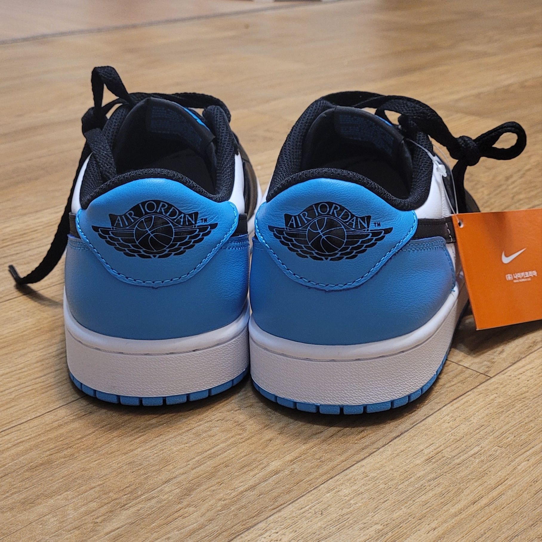 Jordan 1 Retro Low OG Black and Dark Powder Blue, (W) Jordan 1 Retro Low OG Black and Dark Powder Blue 착용 스타일 - 3