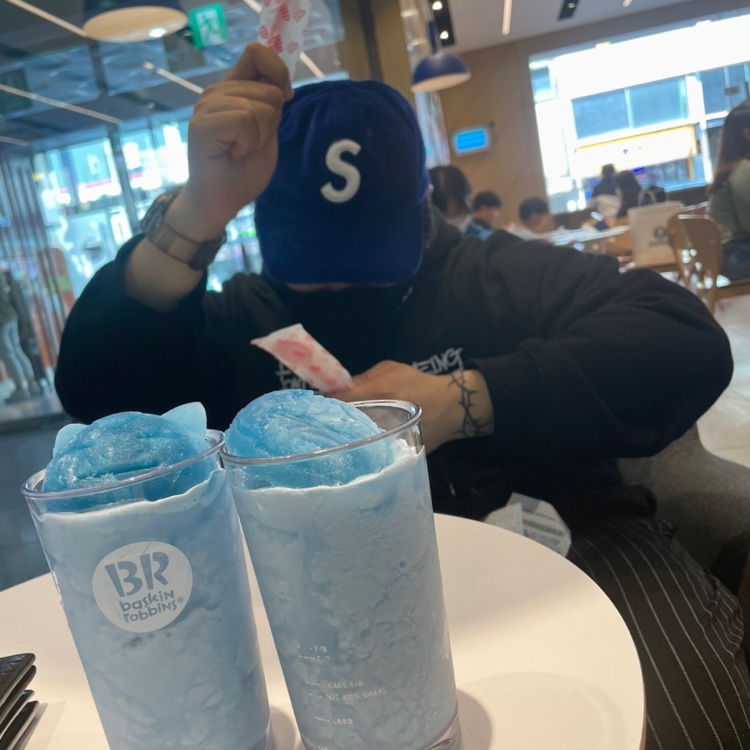 Supreme Velvet S Logo 6-Panel Cap Royal - 20FW 착용 스타일