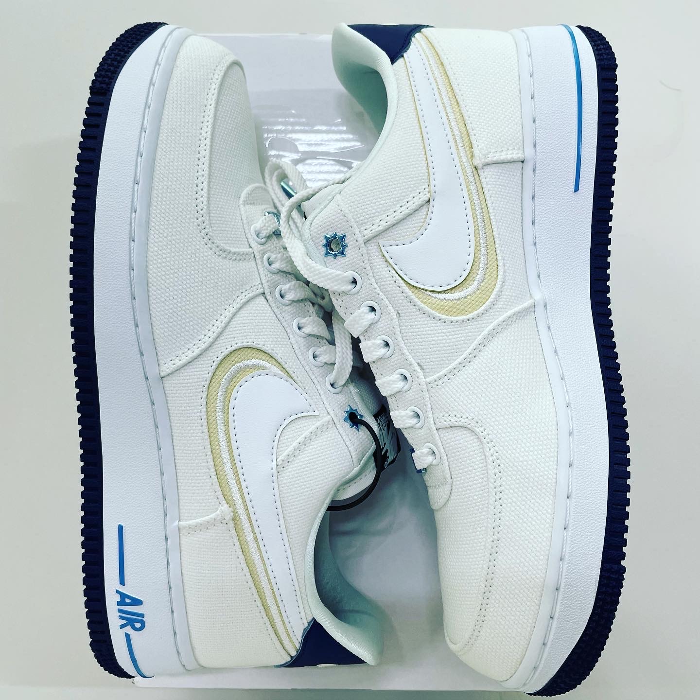 Nike Air Force 1 Premium White Canvas 착용 스타일 - 2