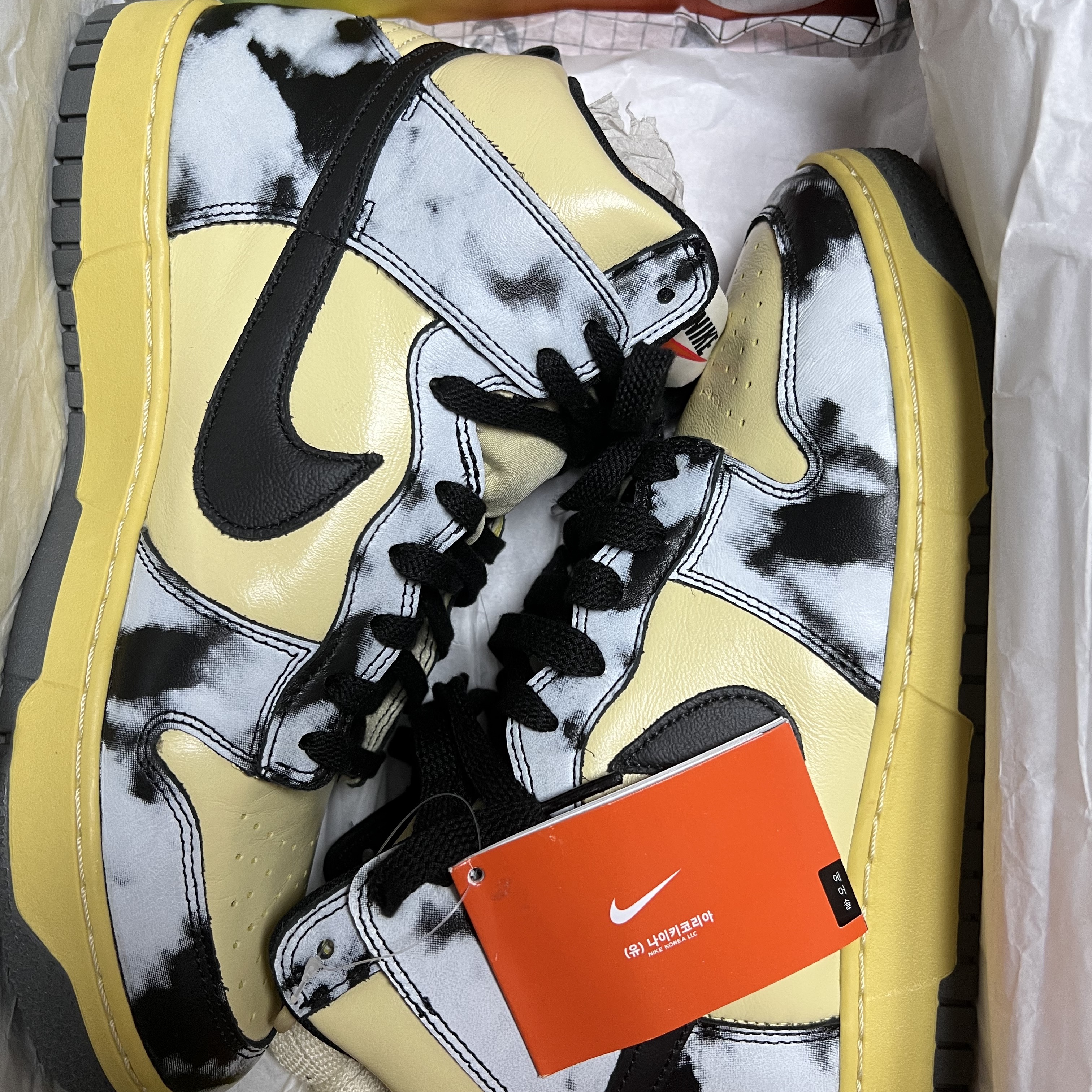 Nike Dunk High 1985 SP Black Acid Wash 착용 스타일 - 2
