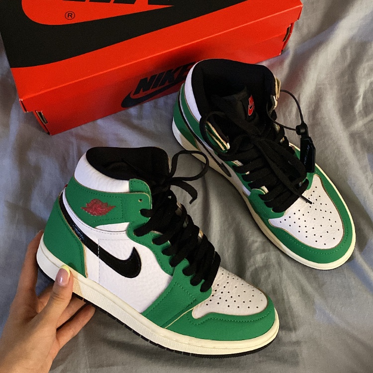 (W) Jordan 1 Retro High OG Lucky Green 착용 스타일 - 2