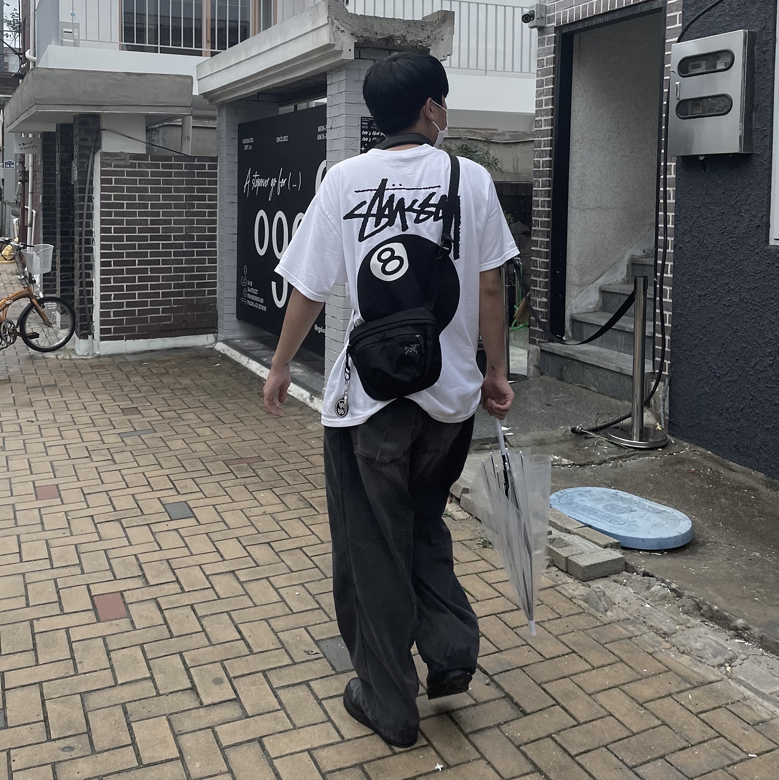 Stussy 8 Ball T-Shirt White - 22SS, Arc'teryx Mantis 1 Waistpack Black 착용 스타일