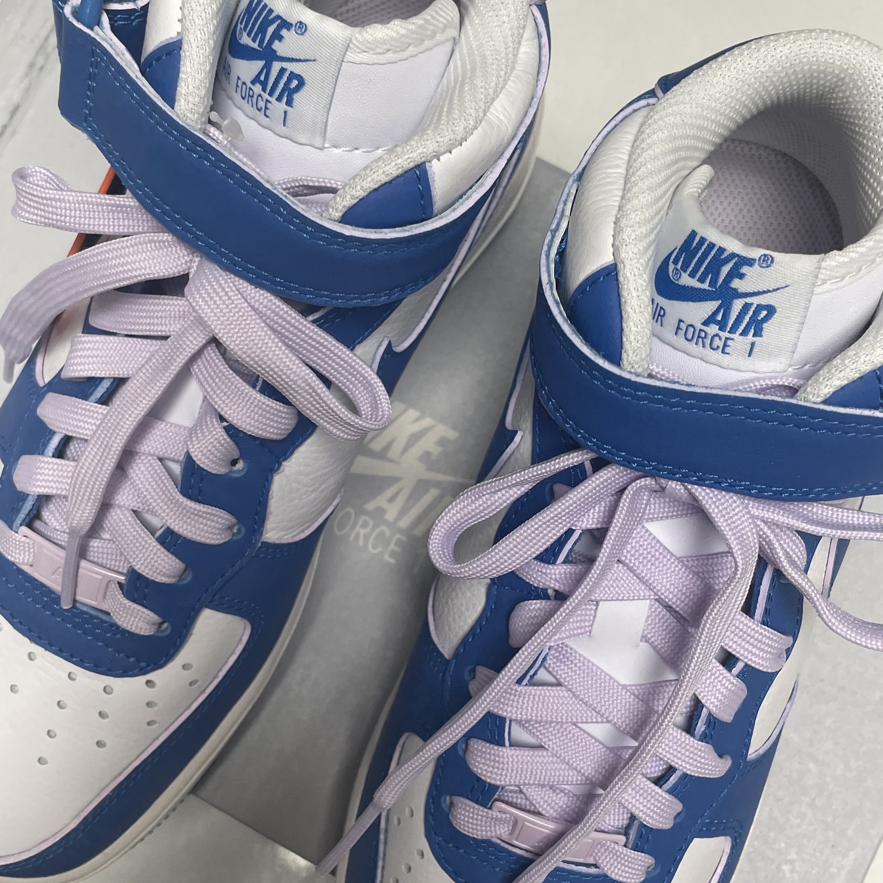 (W) Nike Air Force 1 Mid '07 Military Blue and Doll 착용 스타일 - 1