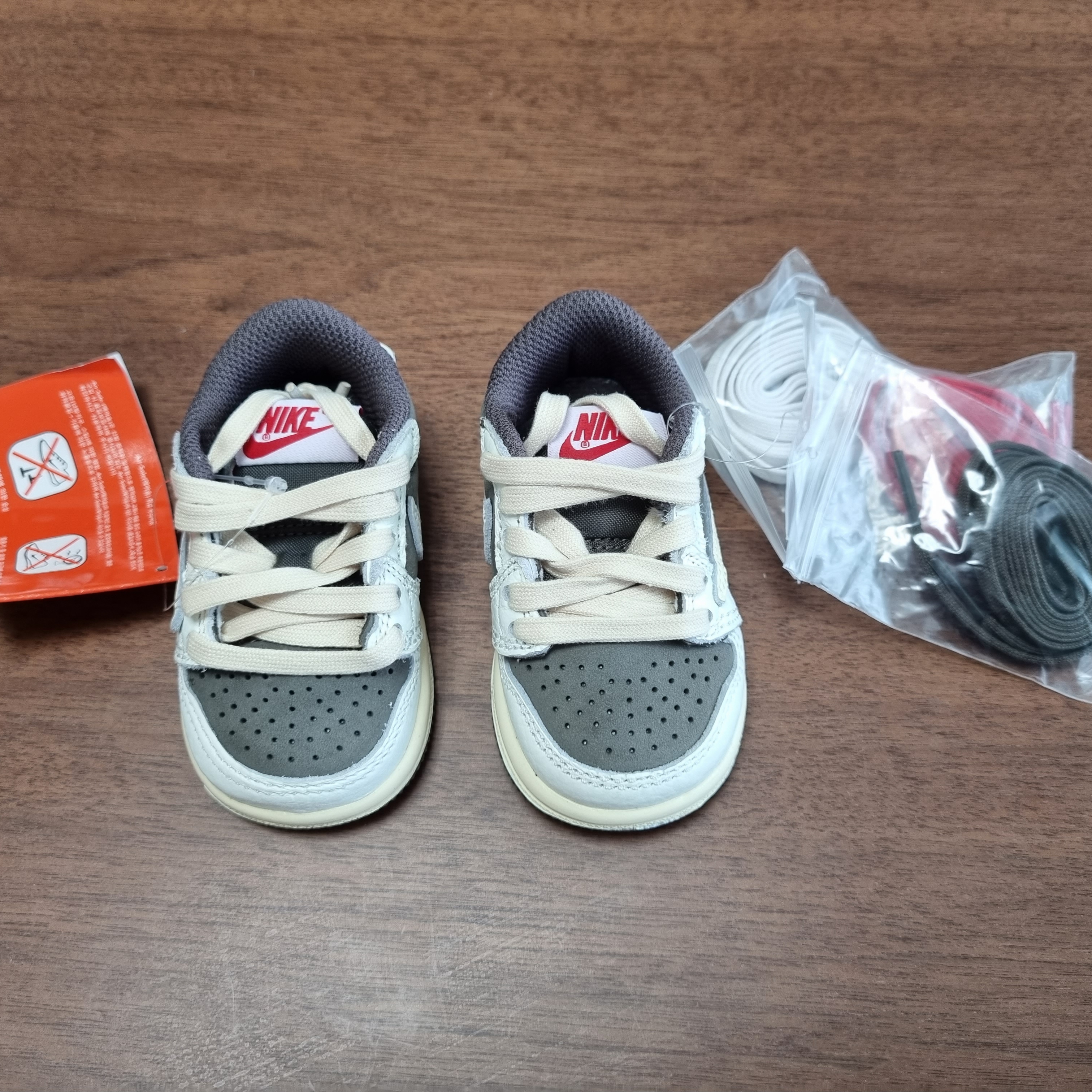(TD) Jordan 1 x Travis Scott Retro Low OG SP Sail and Ridgerock 착용 스타일 - 5