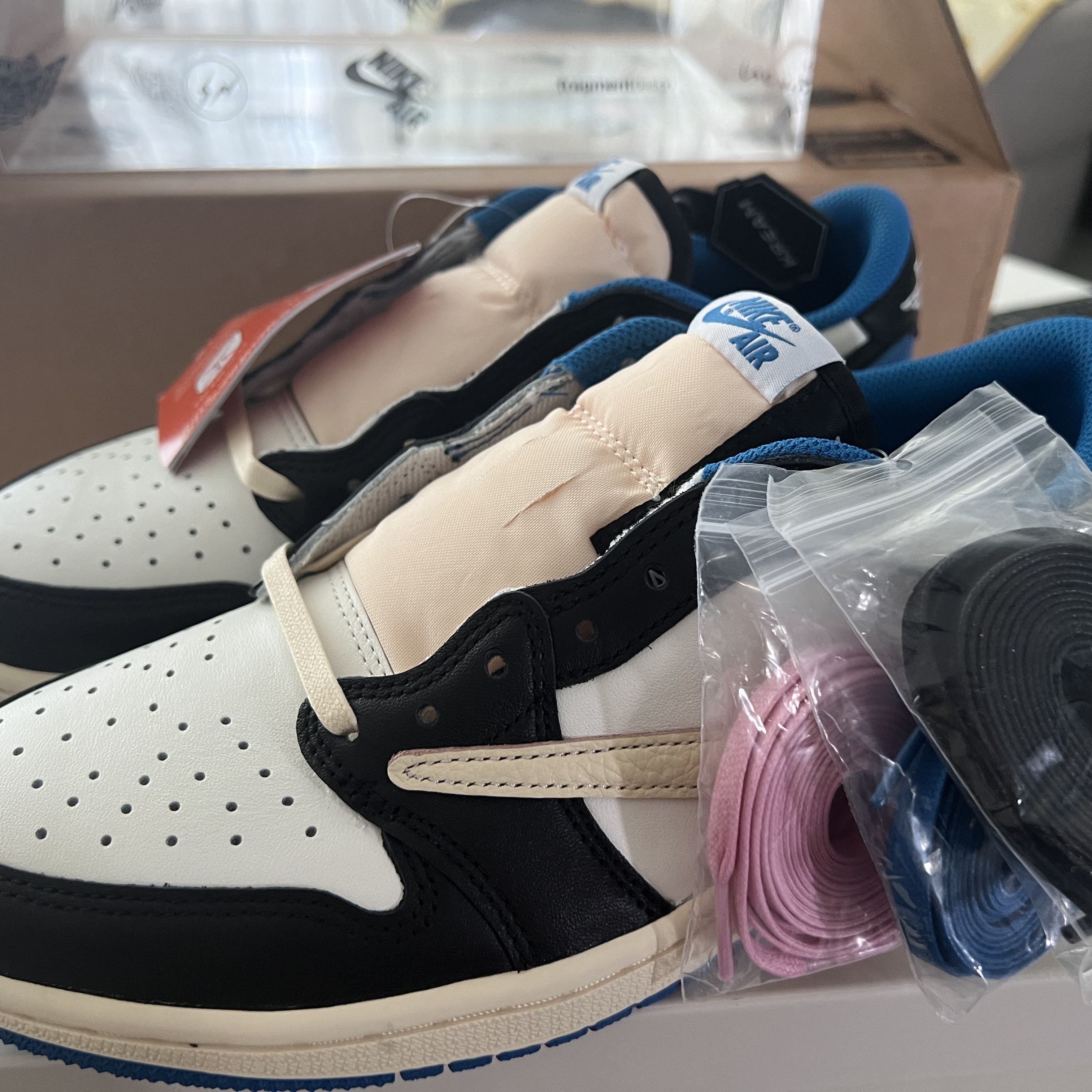 Jordan 1 x Travis Scott x Fragment Retro Low OG SP Military Blue 착용 스타일 - 4