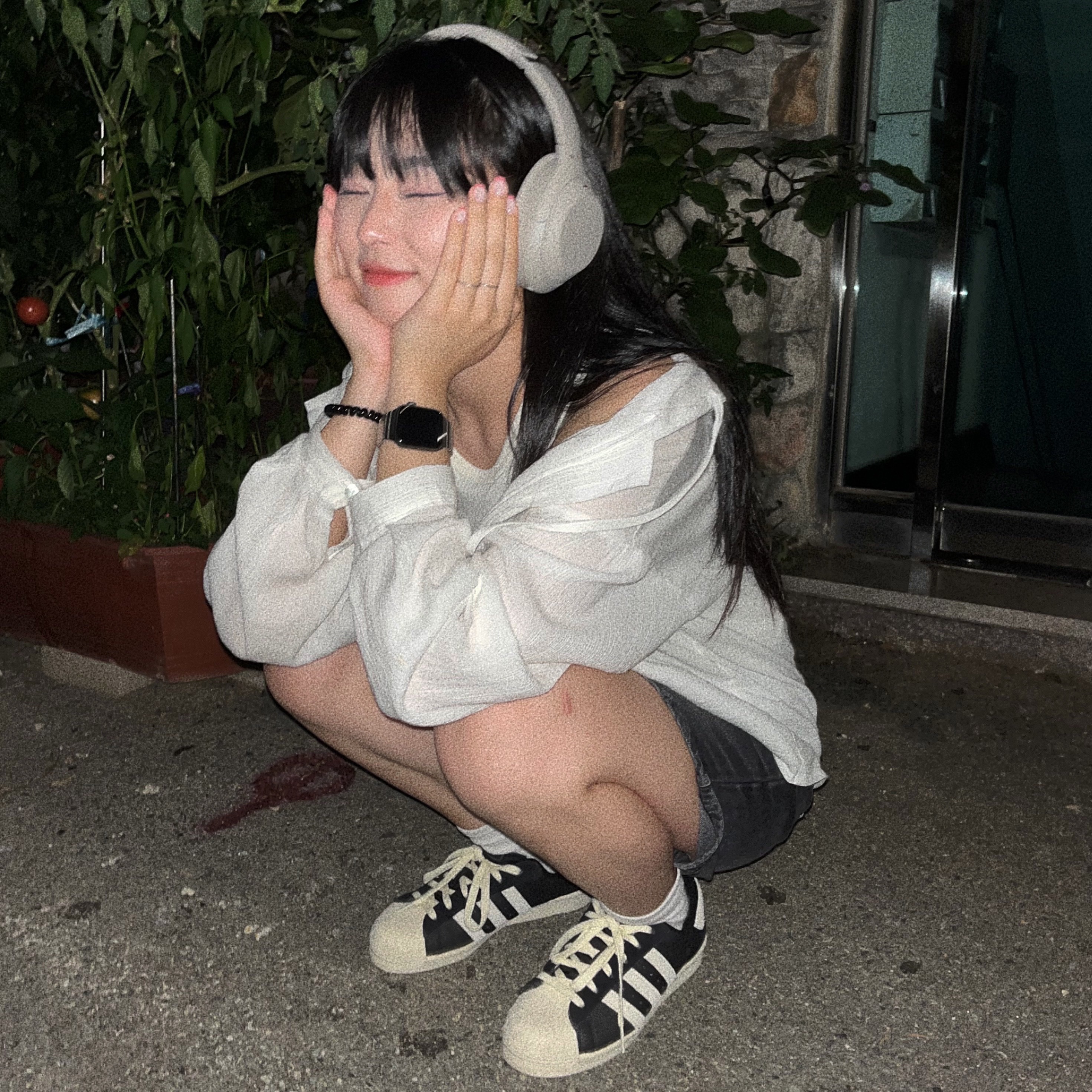 Adidas Superstar 82 Black White 착용 스타일 - 1
