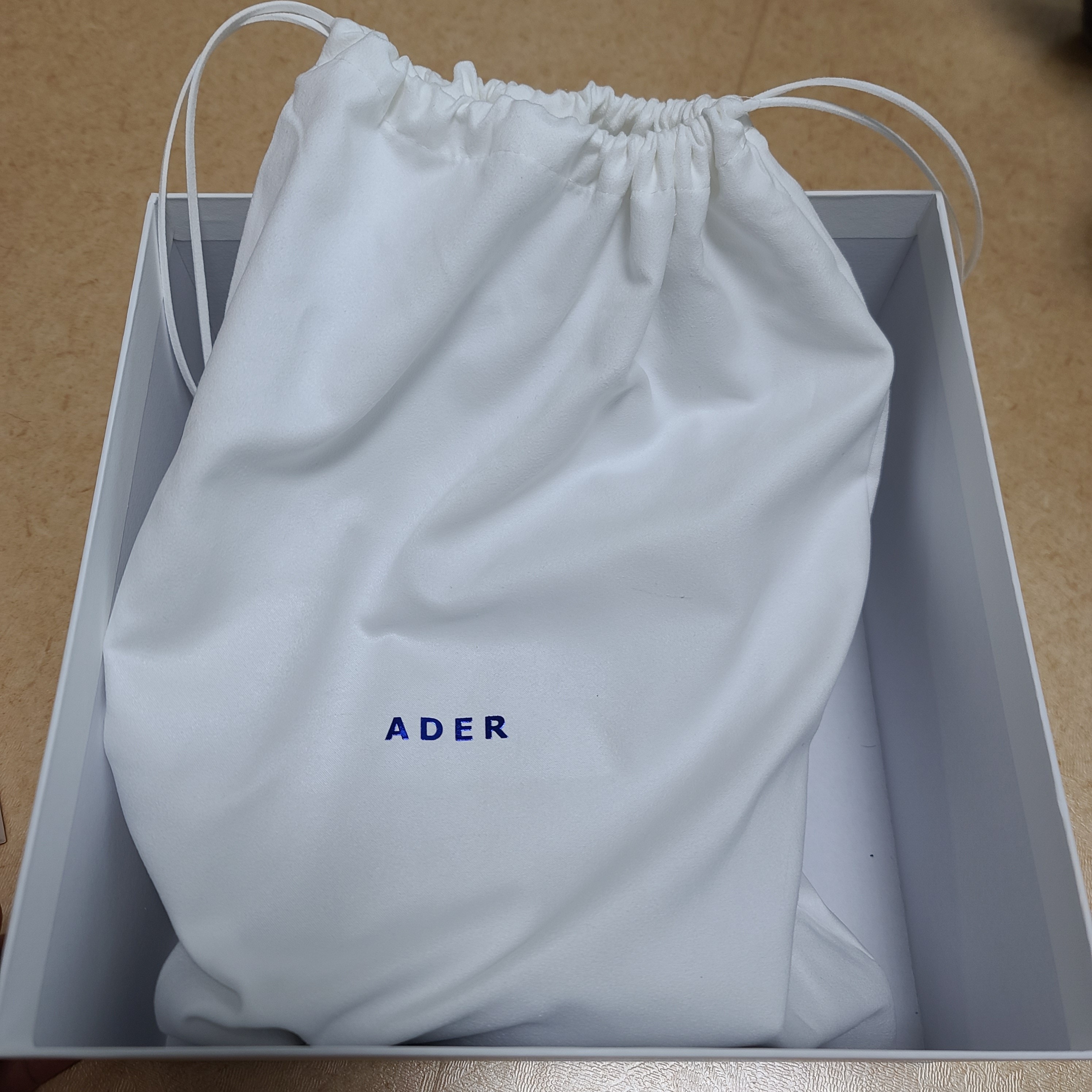 Ader Error Small Shopper Bag Noir 착용 스타일 - 2