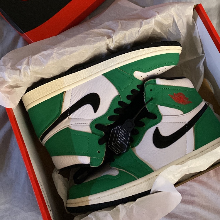(W) Jordan 1 Retro High OG Lucky Green 착용 스타일 - 1