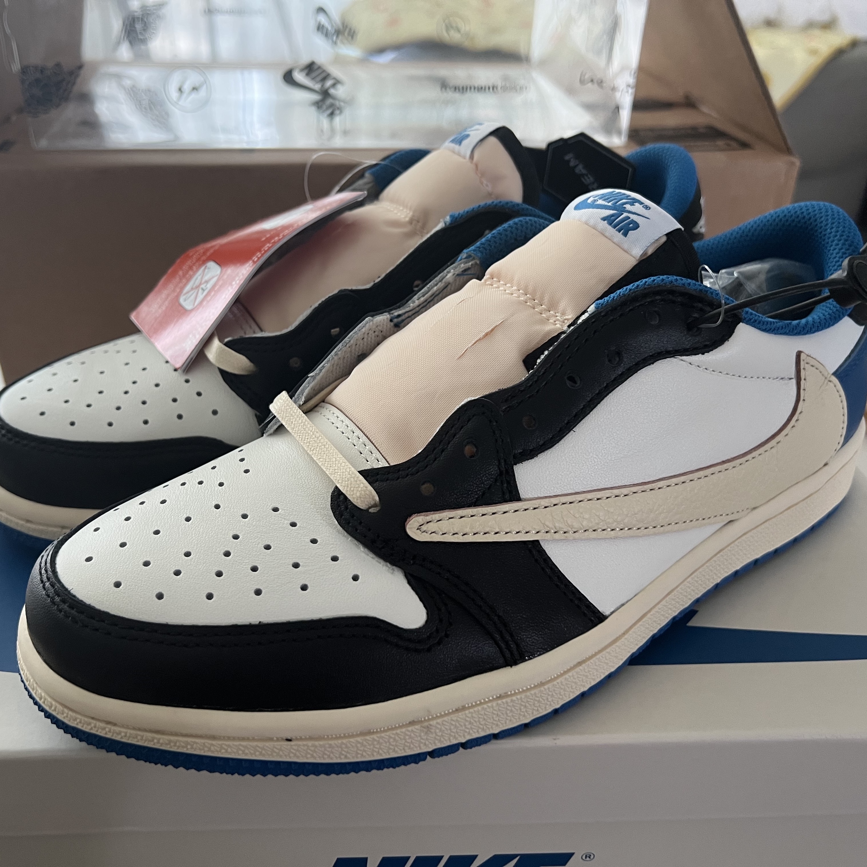 Jordan 1 x Travis Scott x Fragment Retro Low OG SP Military Blue 착용 스타일 - 3