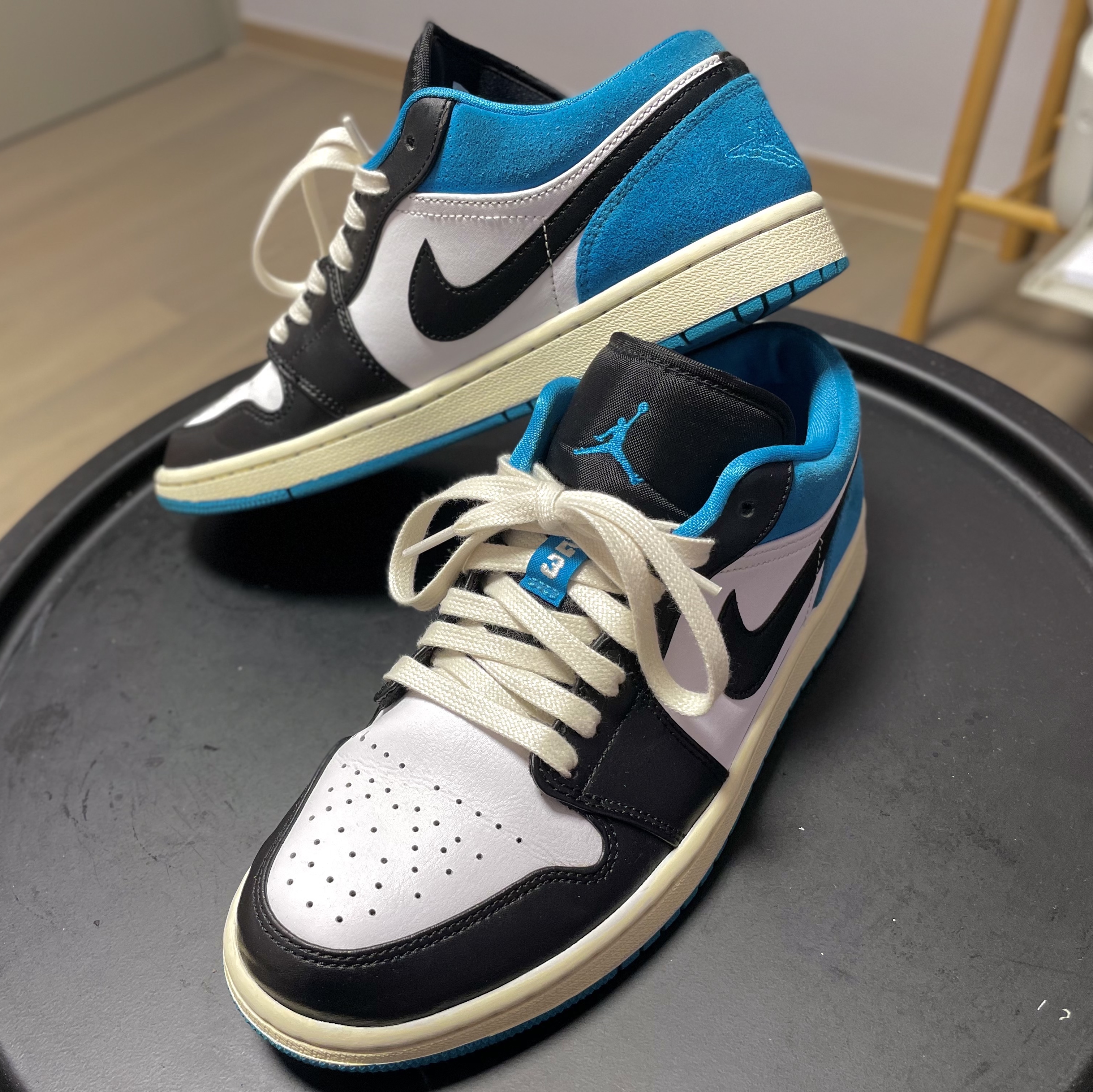 Jordan 1 Low SE Laser Blue, Nike Dunk Low Retro Black 착용 스타일 - 1