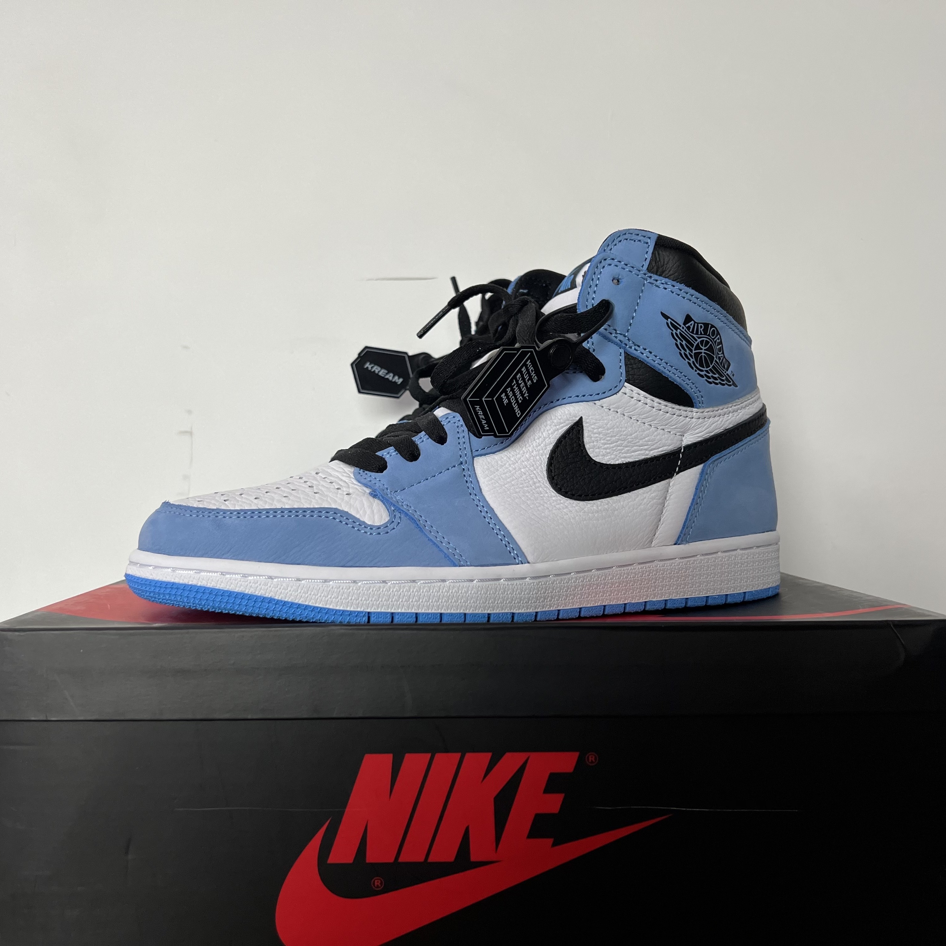 Jordan 1 Retro High OG University Blue 착용 스타일 - 4