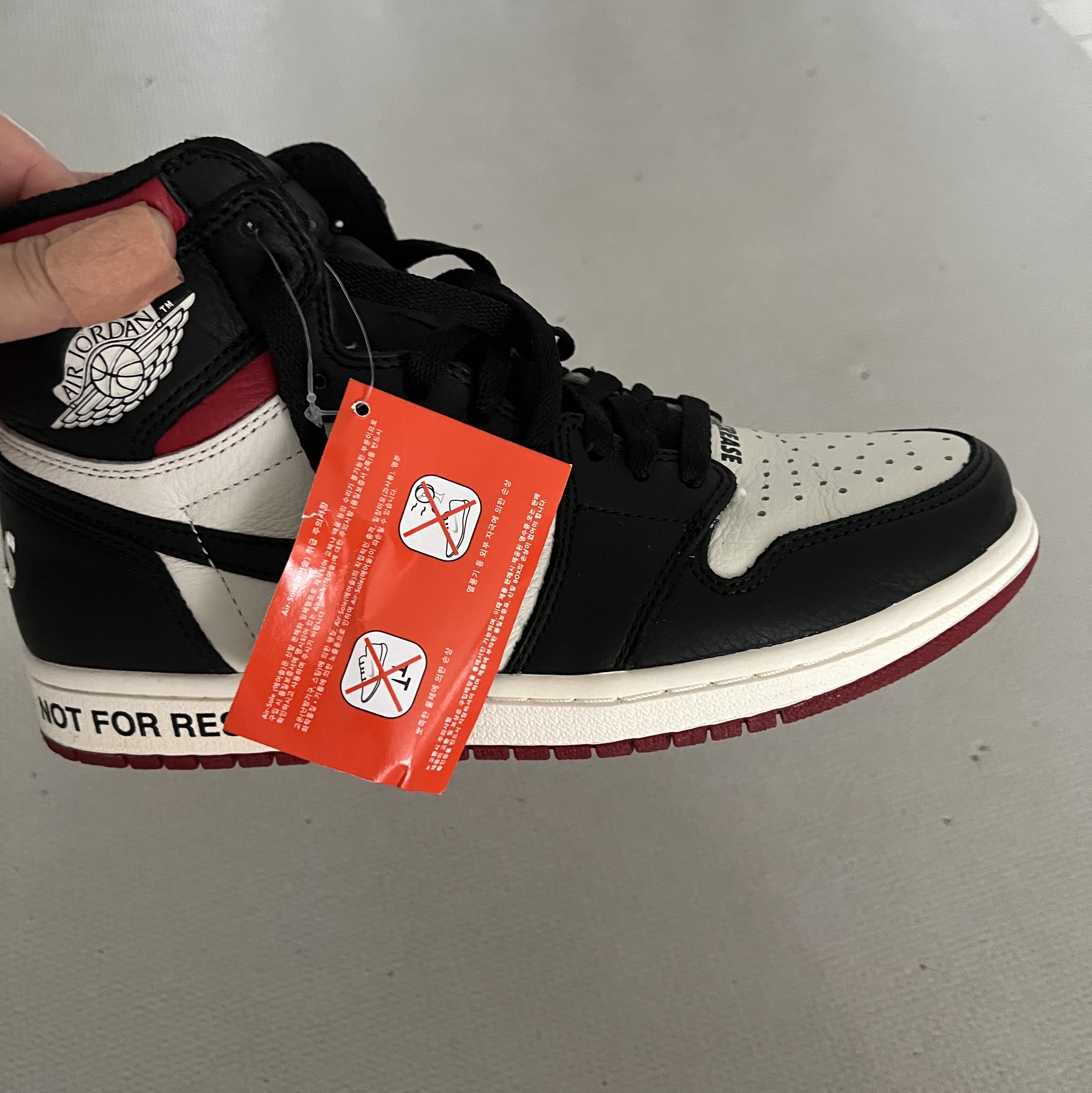 Jordan 1 Retro High Not for Resale Varsity Red 착용 스타일 - 3