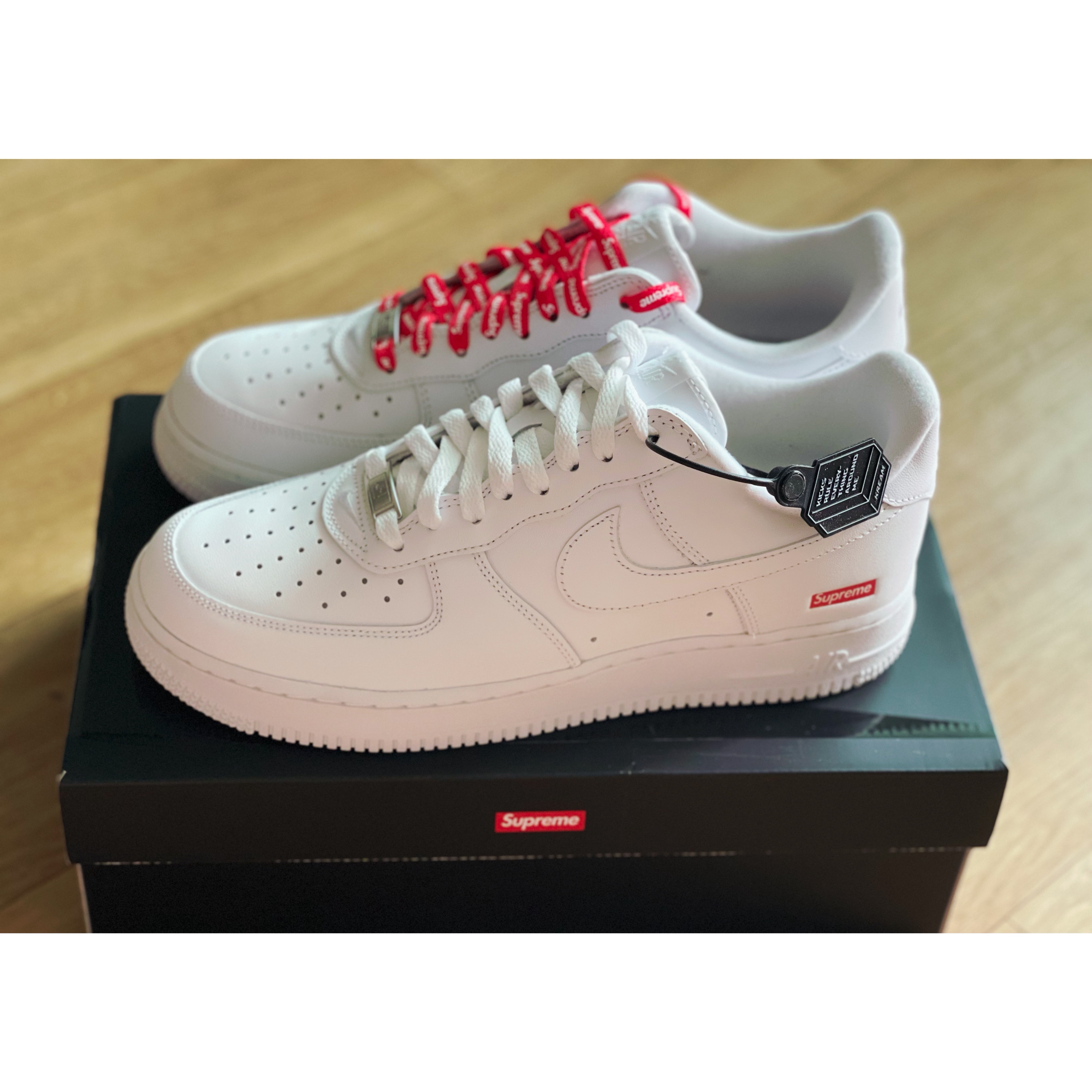 Nike x Supreme Air Force 1 Low White 착용 스타일 - 2
