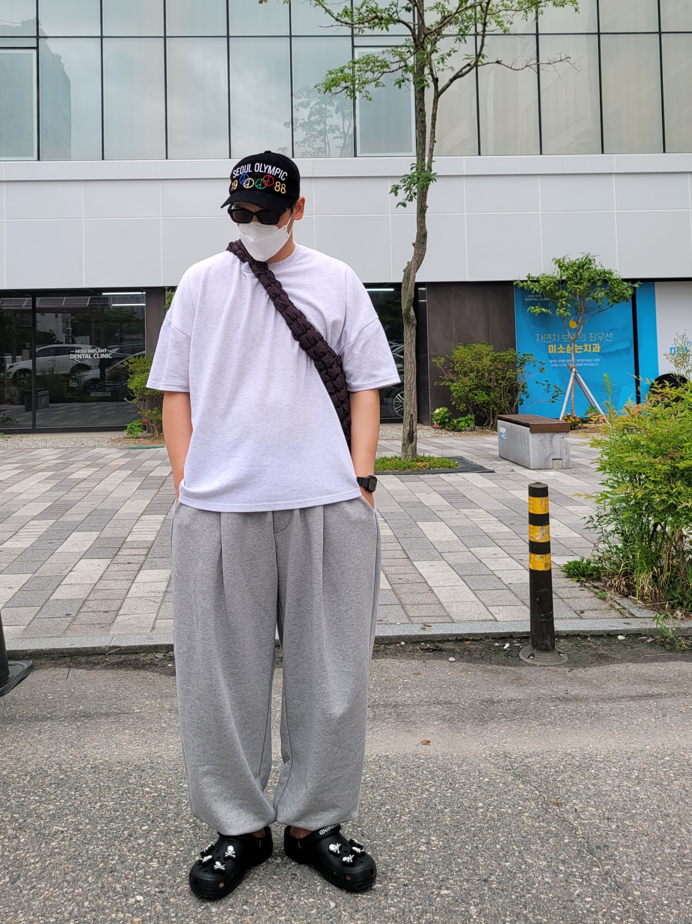 Crocs x Mastermind Classic Clog Black 착용 스타일