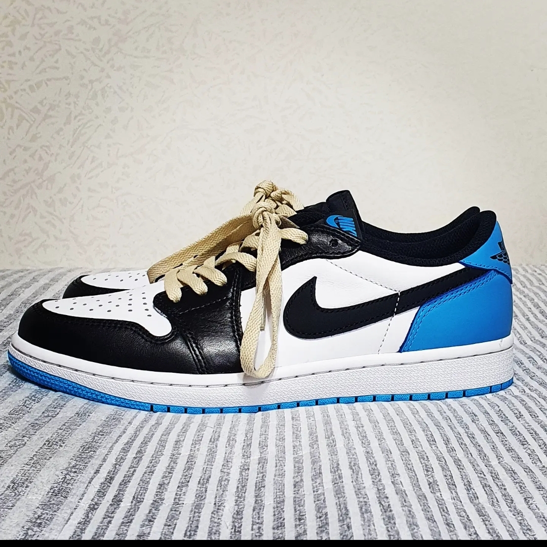 Jordan 1 Retro Low OG Black and Dark Powder Blue 착용 스타일