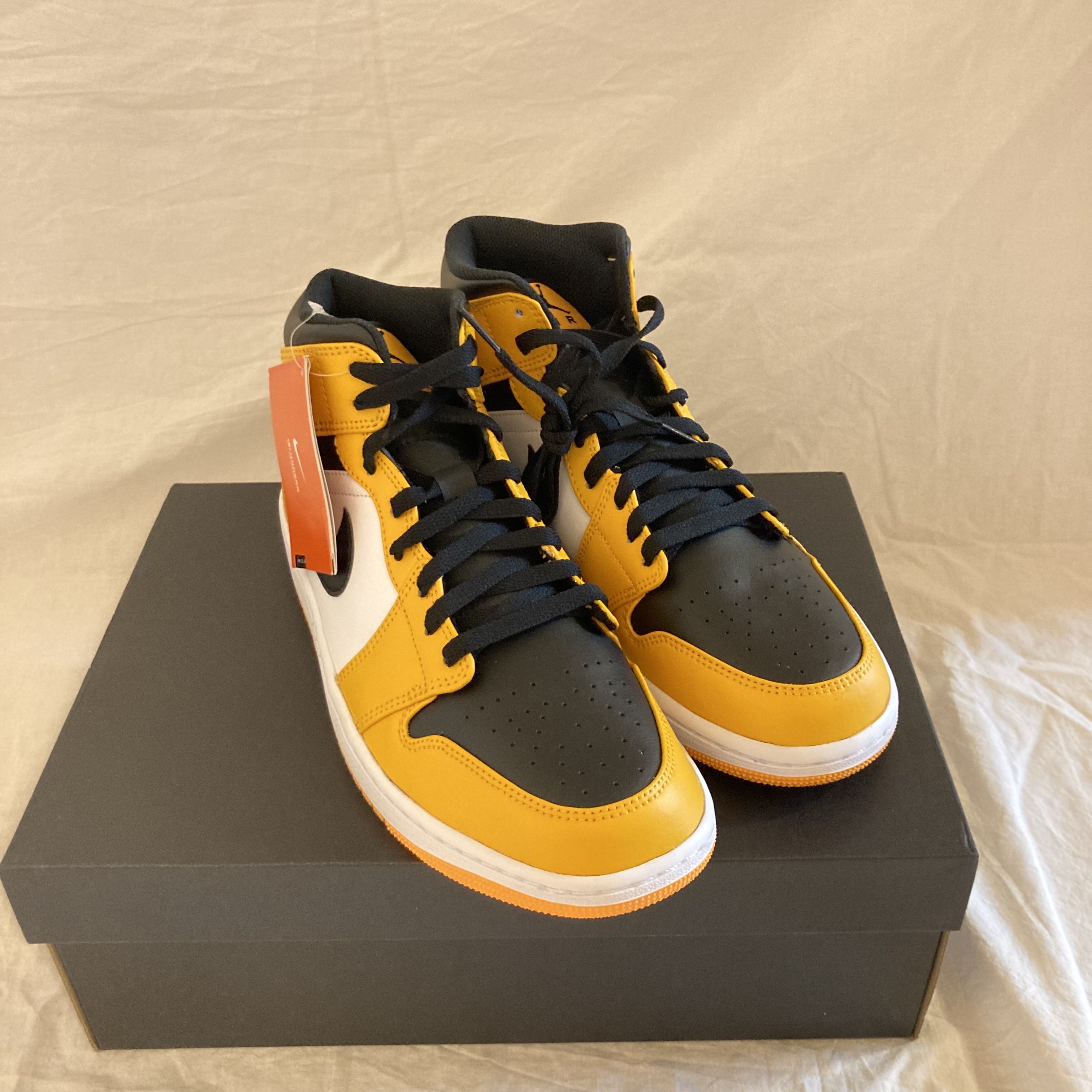 Jordan 1 Mid Taxi 착용 스타일 - 3