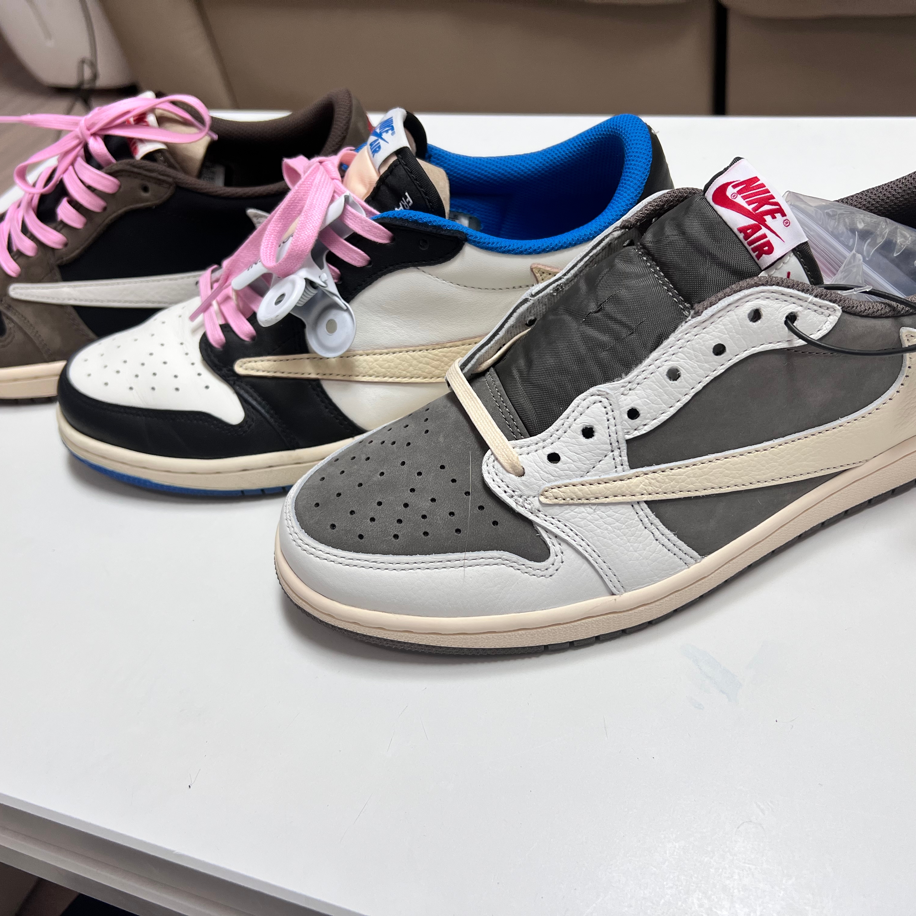Jordan 1 x Travis Scott Retro Low OG SP Sail and Ridgerock, Jordan 1 x Travis Scott x Fragment Retro Low OG SP Military Blue 착용 스타일 - 1