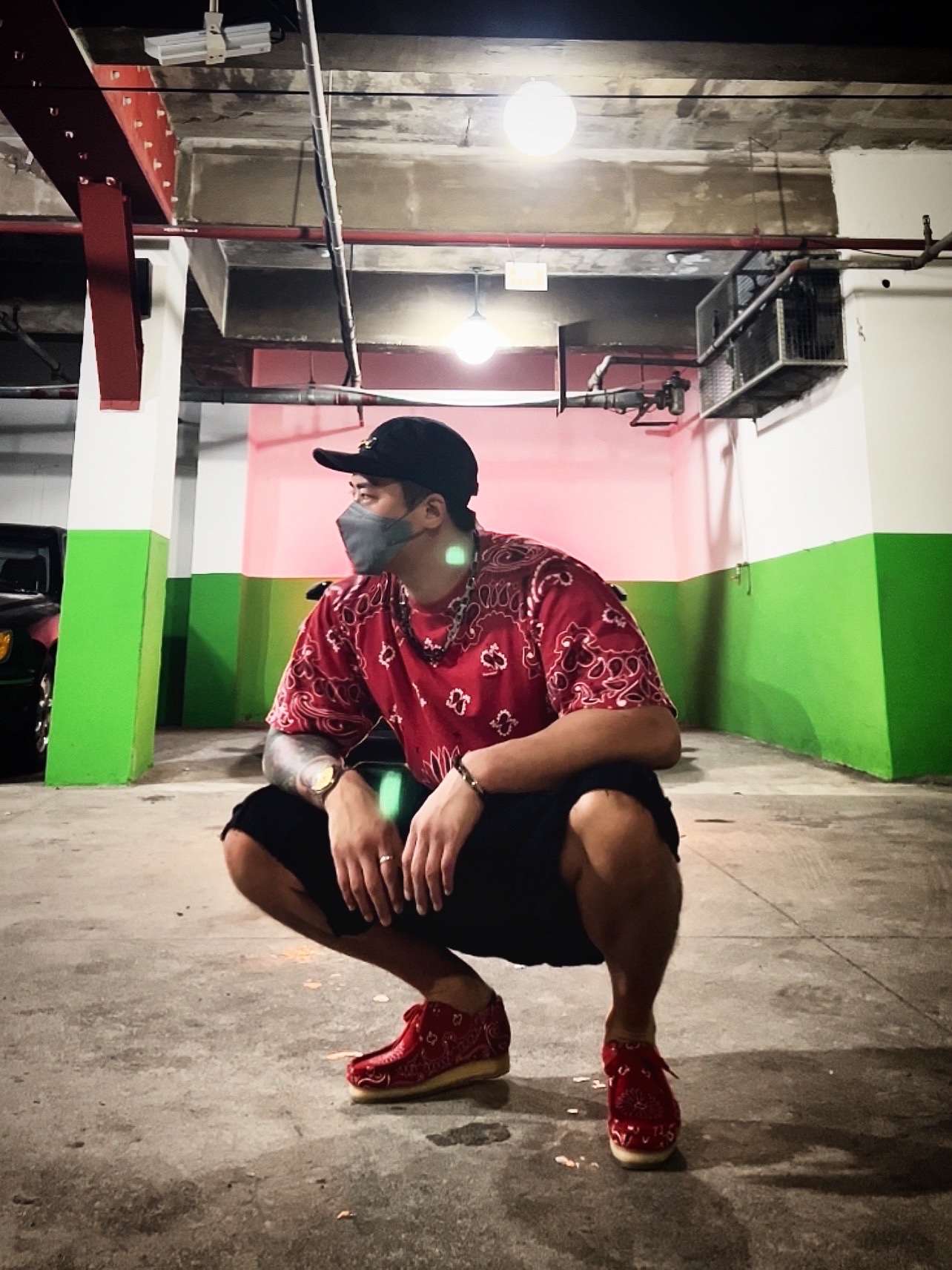 Supreme Small Box T-Shirt Red Bandana - 21SS, Supreme Reverse Patchwork Sweatshorts Black - 22SS 착용 스타일 - 3