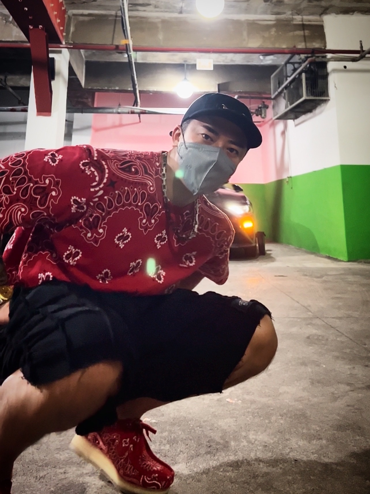 Supreme Small Box T-Shirt Red Bandana - 21SS, Supreme Reverse Patchwork Sweatshorts Black - 22SS 착용 스타일 - 4