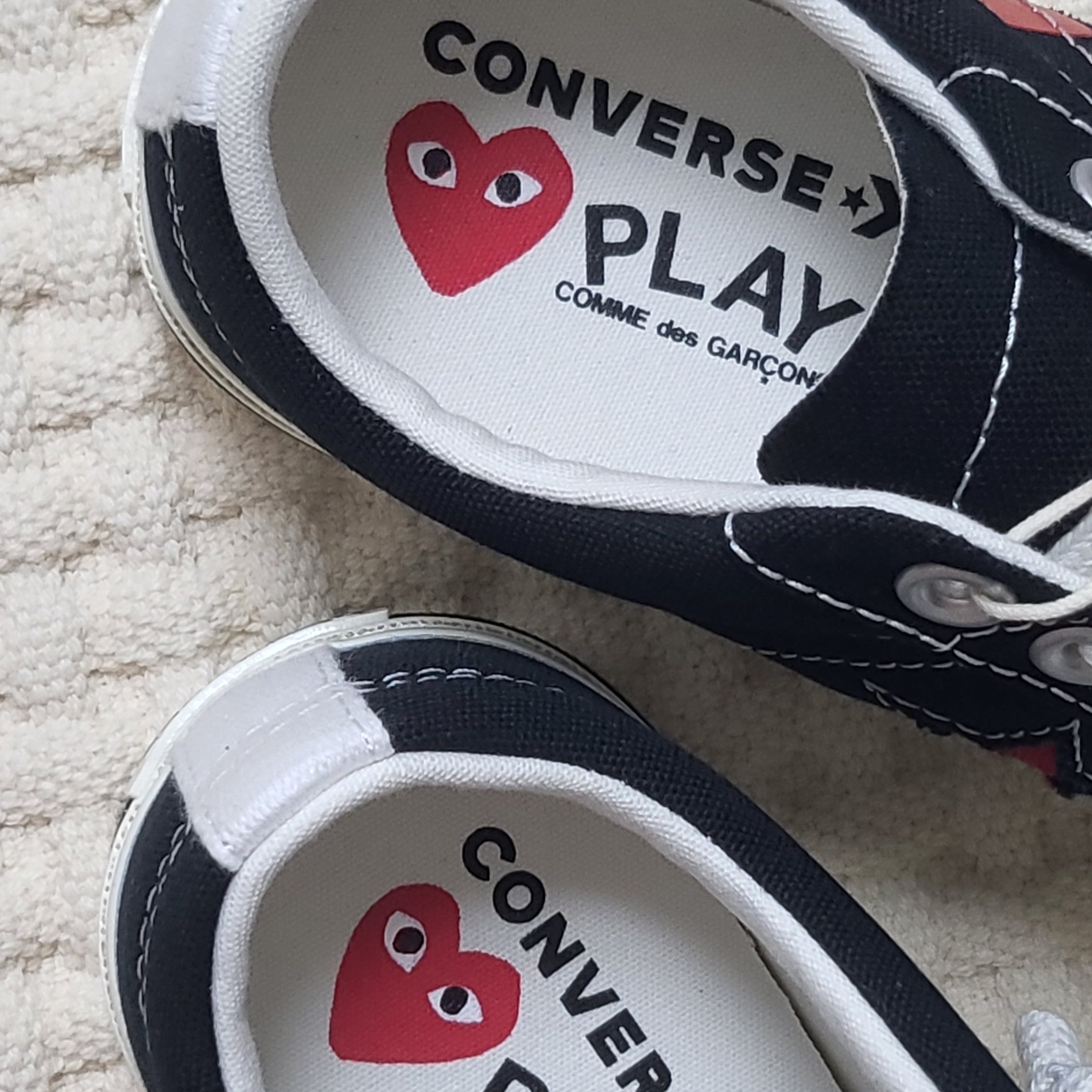 Converse x Play Comme des Garcons One Star Ox Black 착용 스타일 - 2