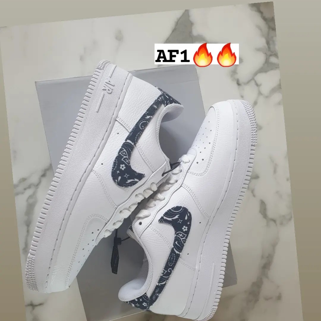 (W) Nike Air Force 1 '07 Essential Paisley Swoosh White Black 착용 스타일