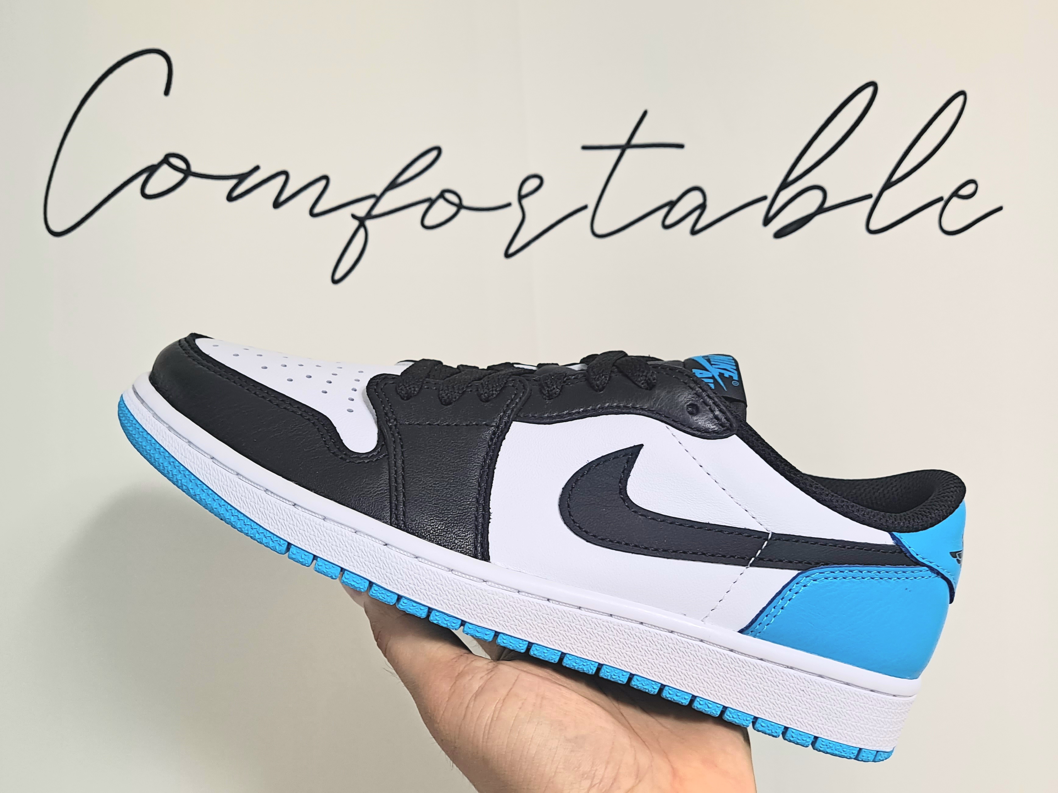 Jordan 1 Retro Low OG Black and Dark Powder Blue 착용 스타일 - 2