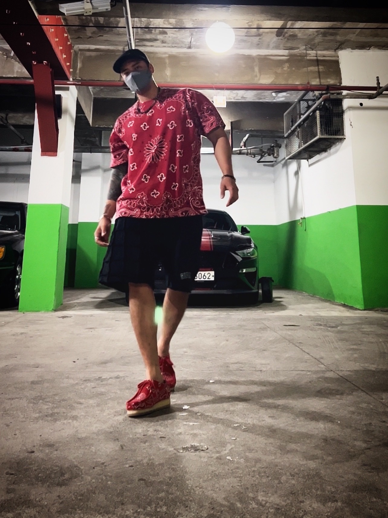 Supreme Small Box T-Shirt Red Bandana - 21SS, Supreme Reverse Patchwork Sweatshorts Black - 22SS 착용 스타일 - 4