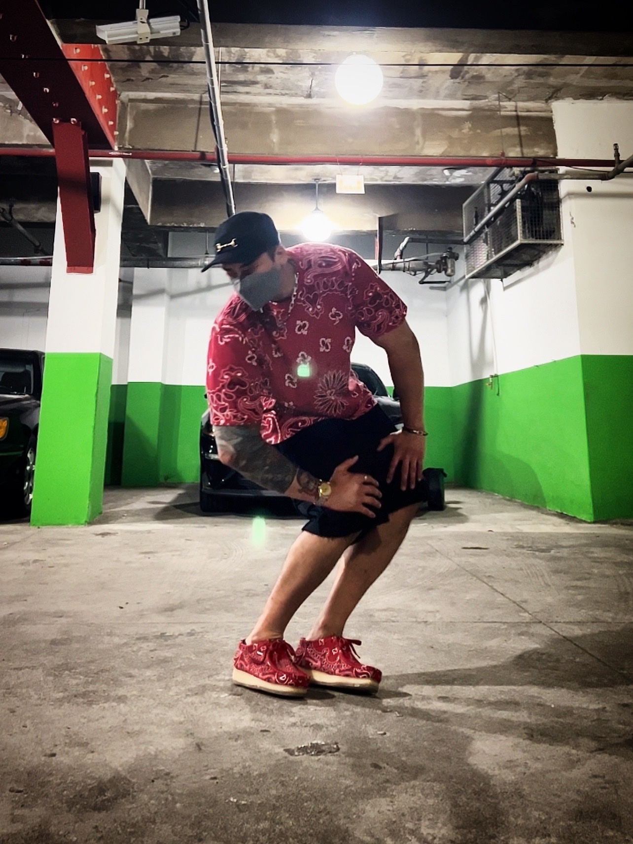 Supreme Small Box T-Shirt Red Bandana - 21SS, Supreme Reverse Patchwork Sweatshorts Black - 22SS 착용 스타일 - 4