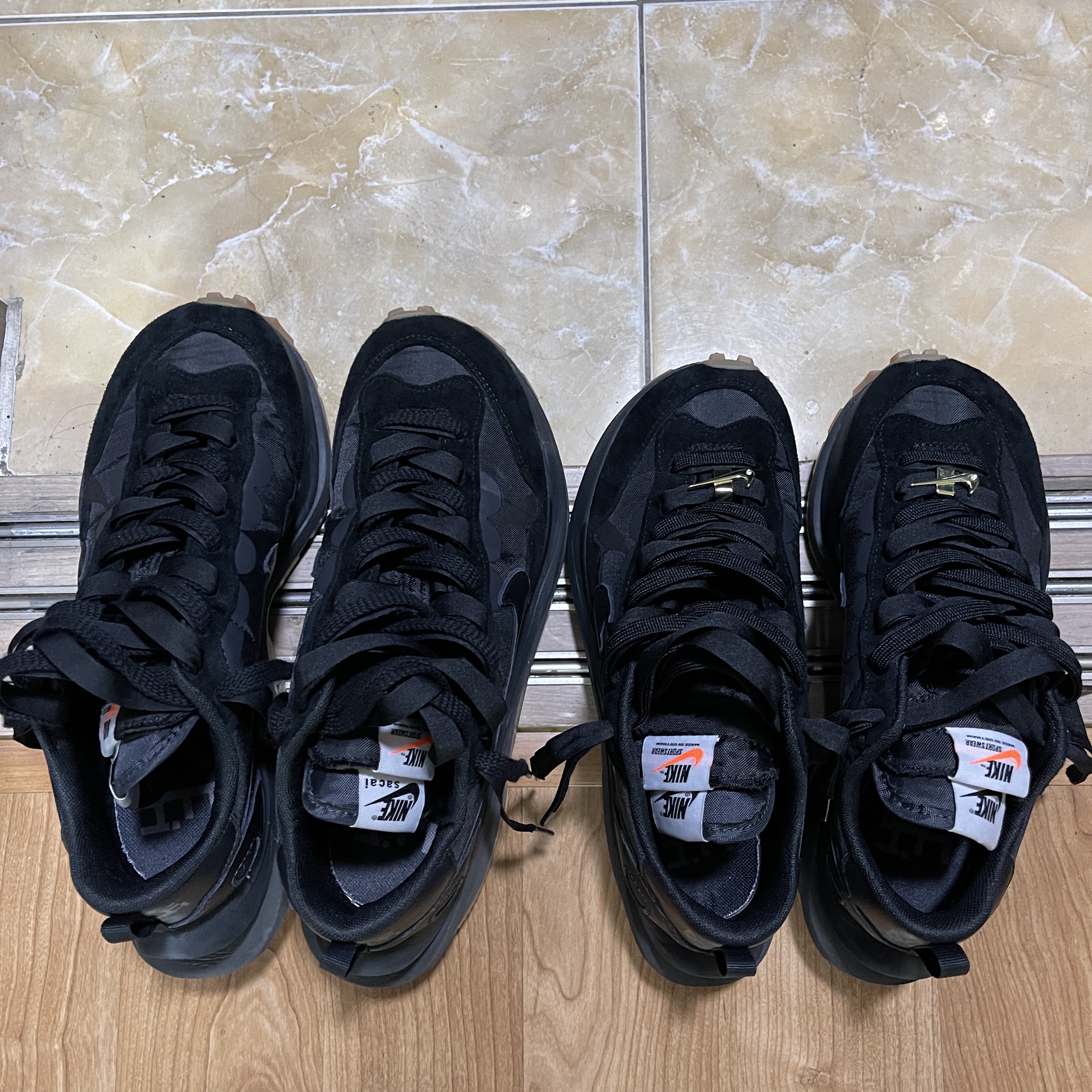 Nike x Sacai VaporWaffle Black and Gum 착용 스타일 - 2