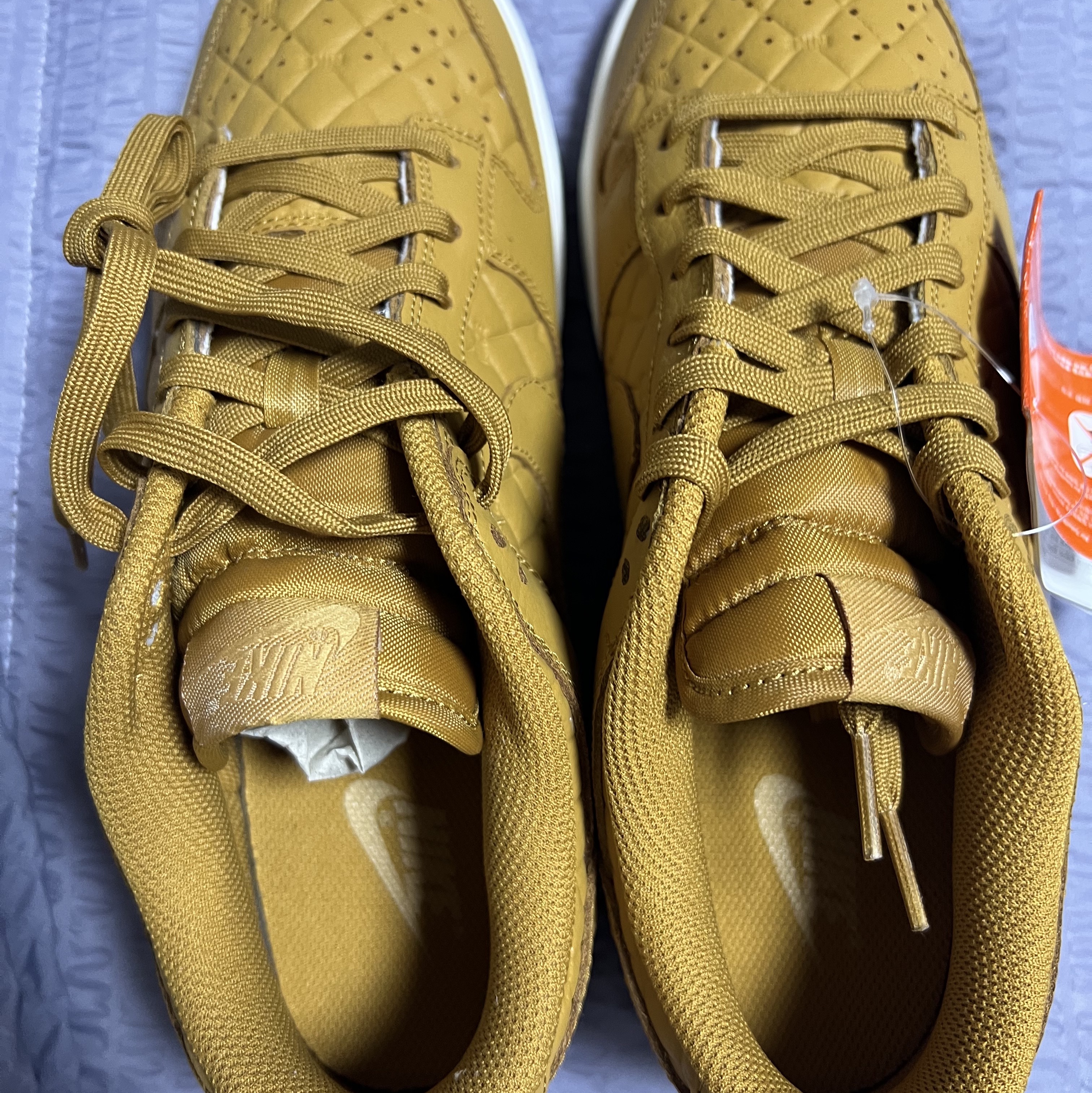 (W) Nike Dunk Low Wheat and Gum Light Brown 착용 스타일 - 3