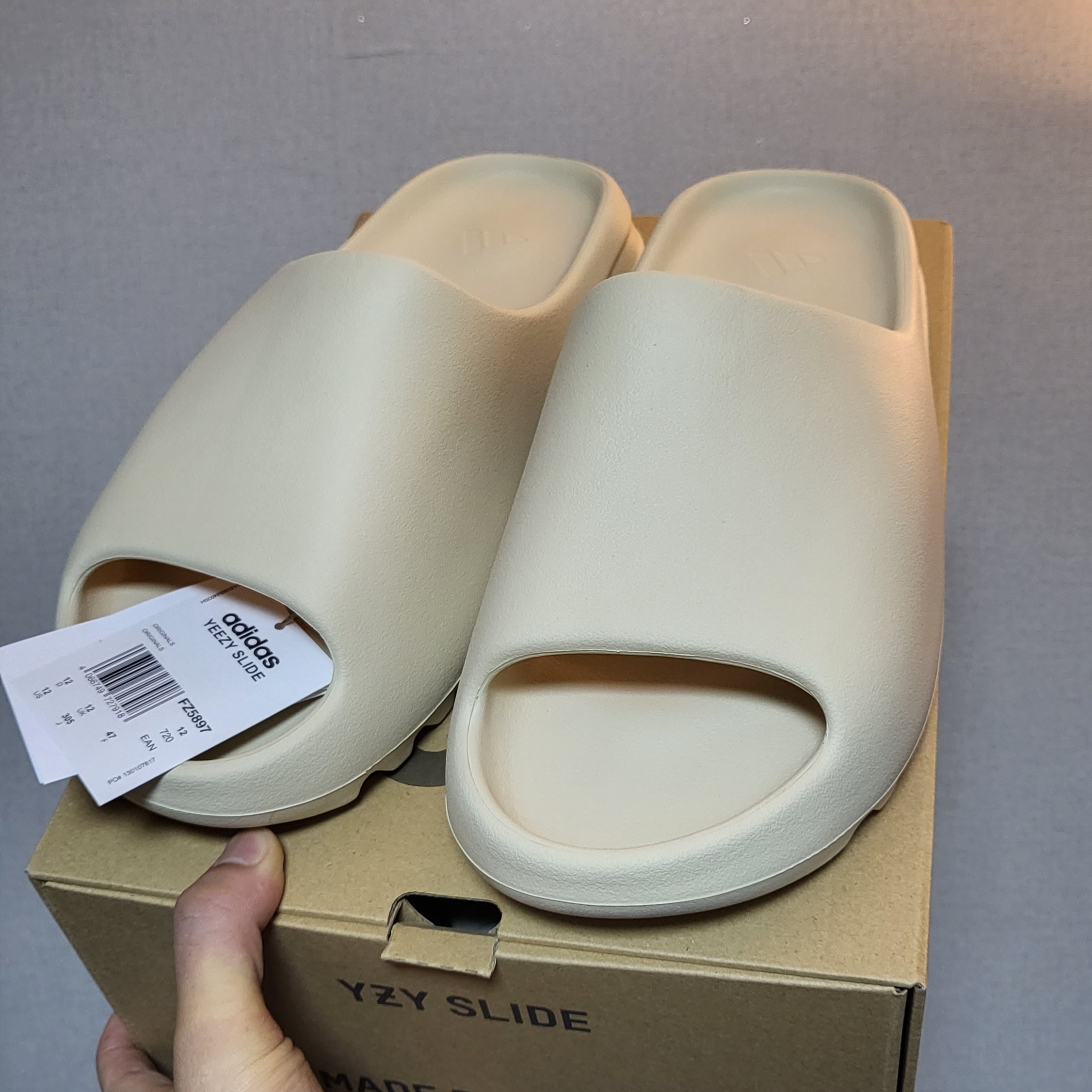 Adidas Yeezy Slide Bone 2022/2023 착용 스타일