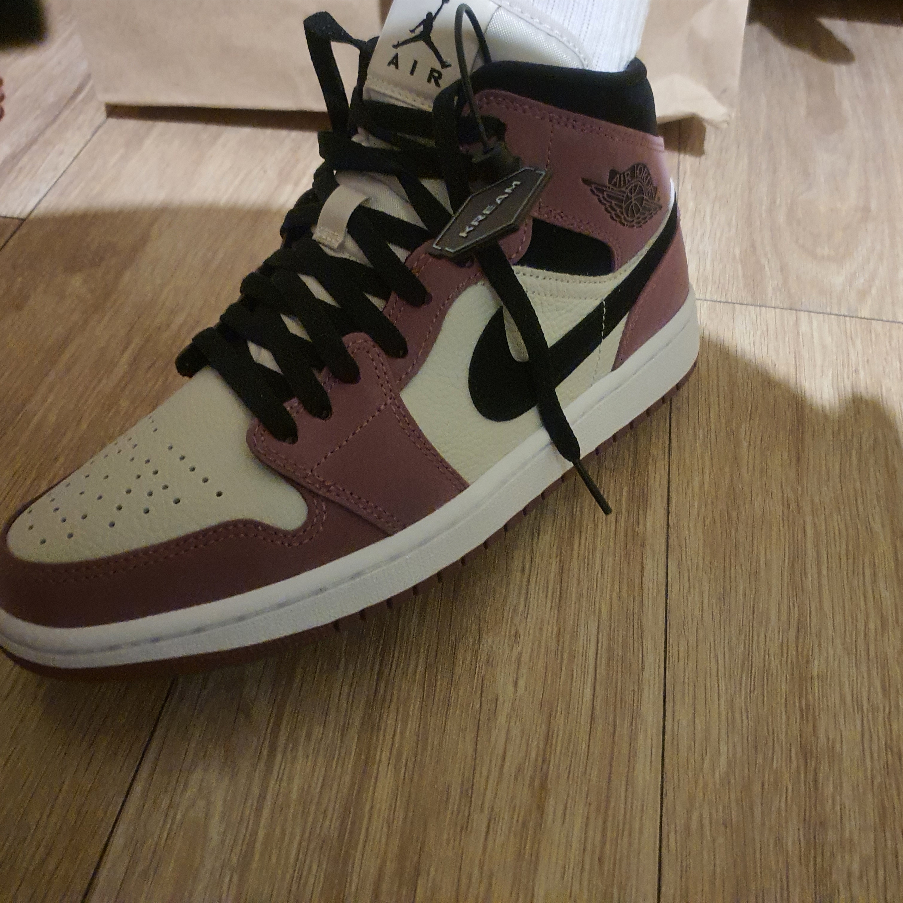 (W) Jordan 1 Mid SE Light Mulberry 착용 스타일 - 3