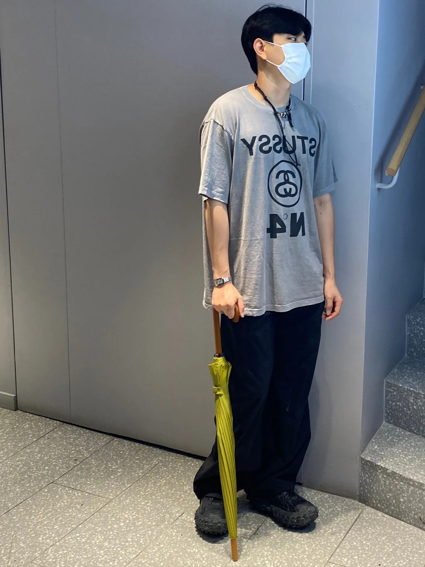 Balenciaga Defender Sneakers Black, Stussy Pigment Dyed Stussy No.4 T-Shirt Grey 착용 스타일