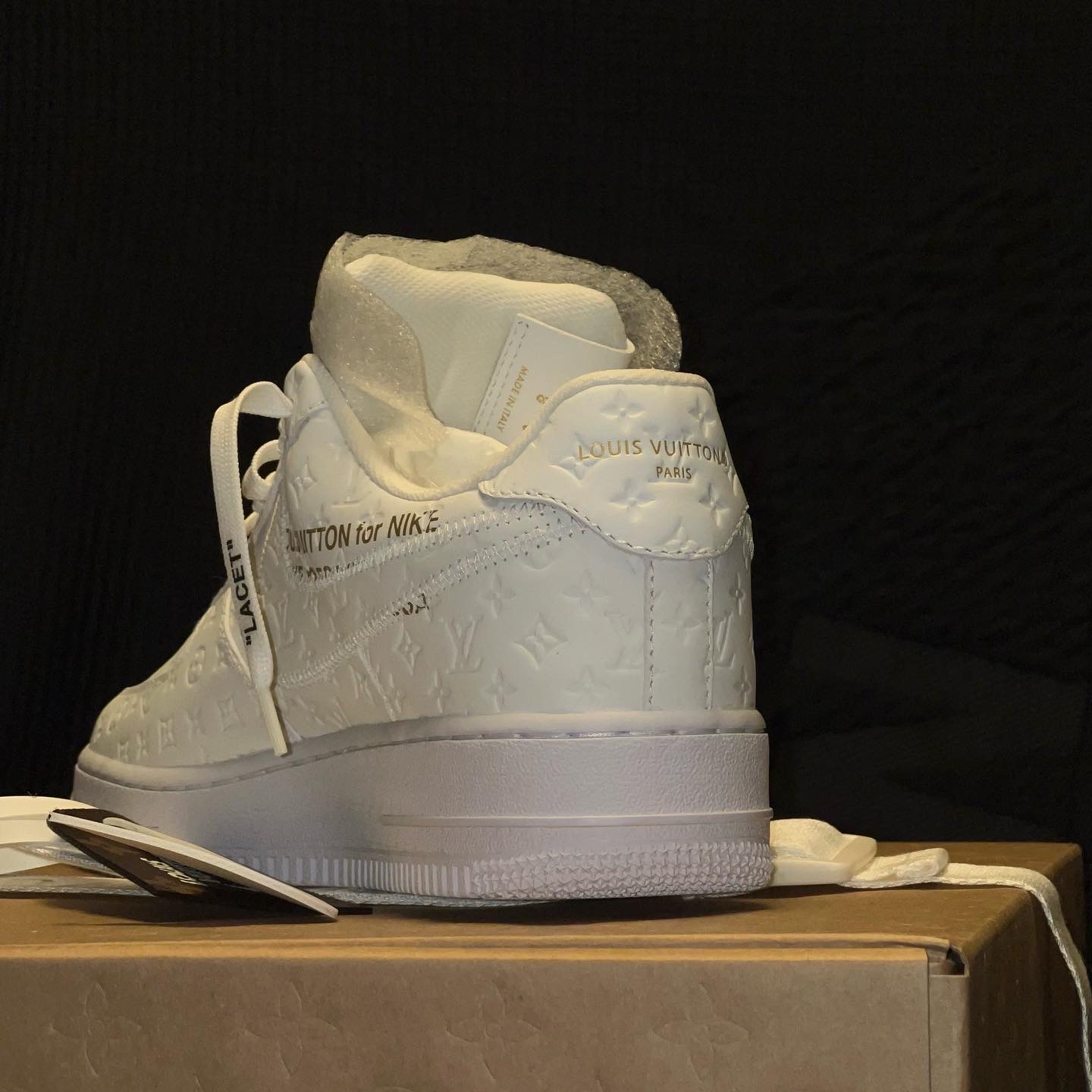 Louis Vuitton x Nike Air Force 1 Low by Virgil Abloh White, Jordan 1 x Travis Scott Retro High OG SP Mocha 착용 스타일 - 3