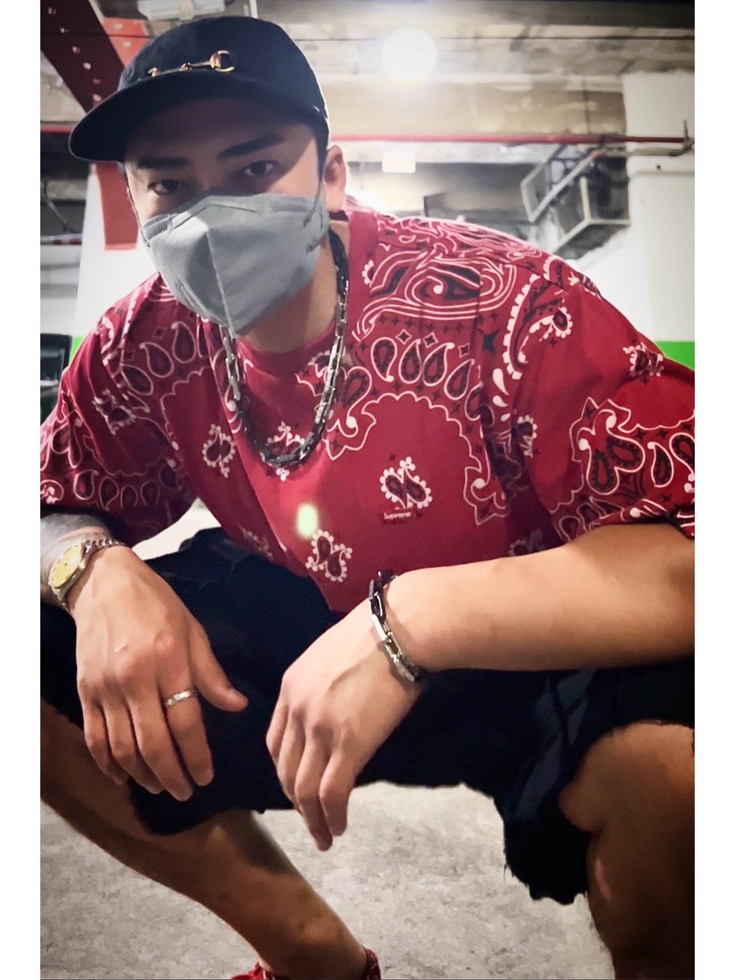 Supreme Small Box T-Shirt Red Bandana - 21SS, Supreme Reverse Patchwork Sweatshorts Black - 22SS 착용 스타일 - 5