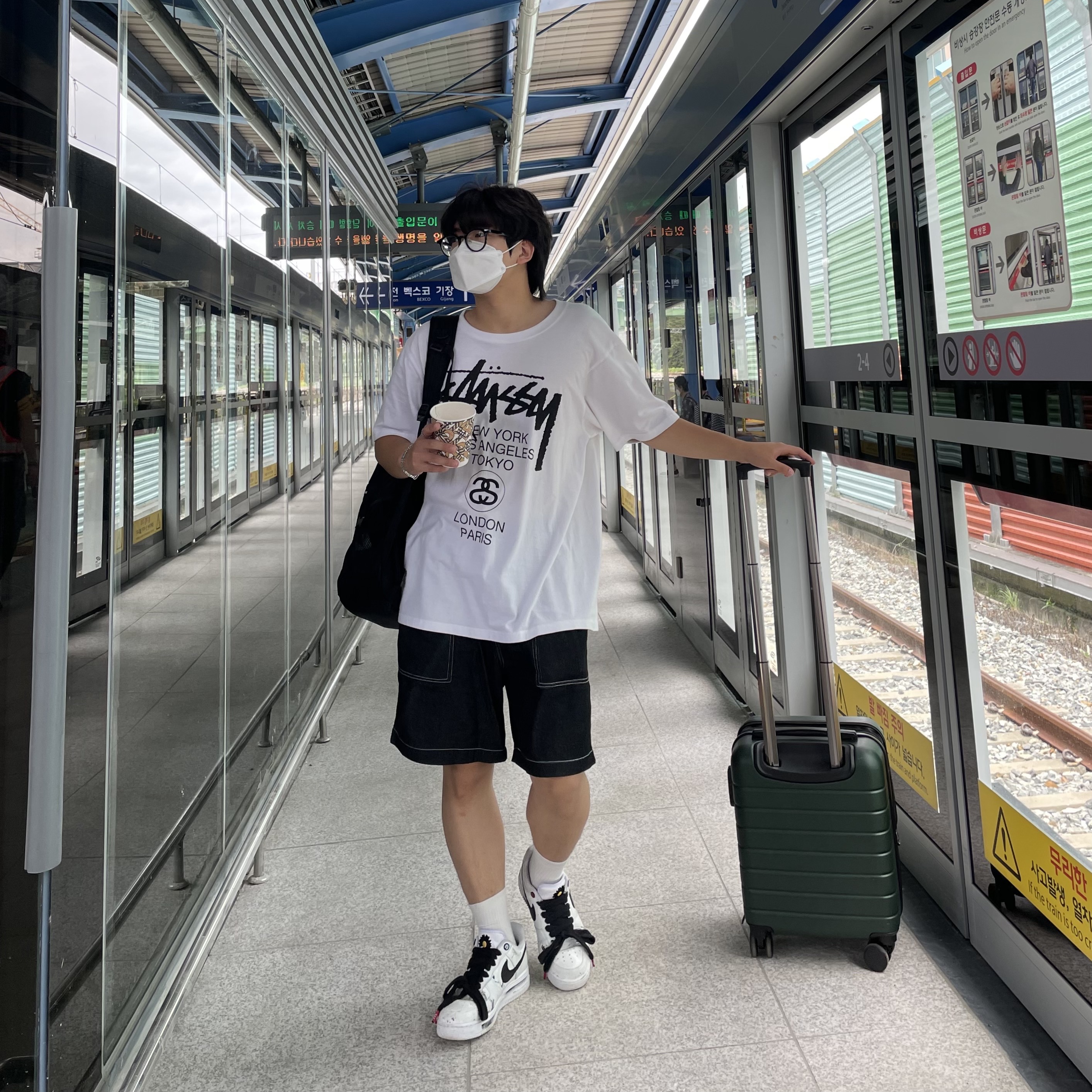Nike x Peaceminusone Air Force 1 Low Para-Noise 2.0, Stussy World Tour T-Shirt White 착용 스타일