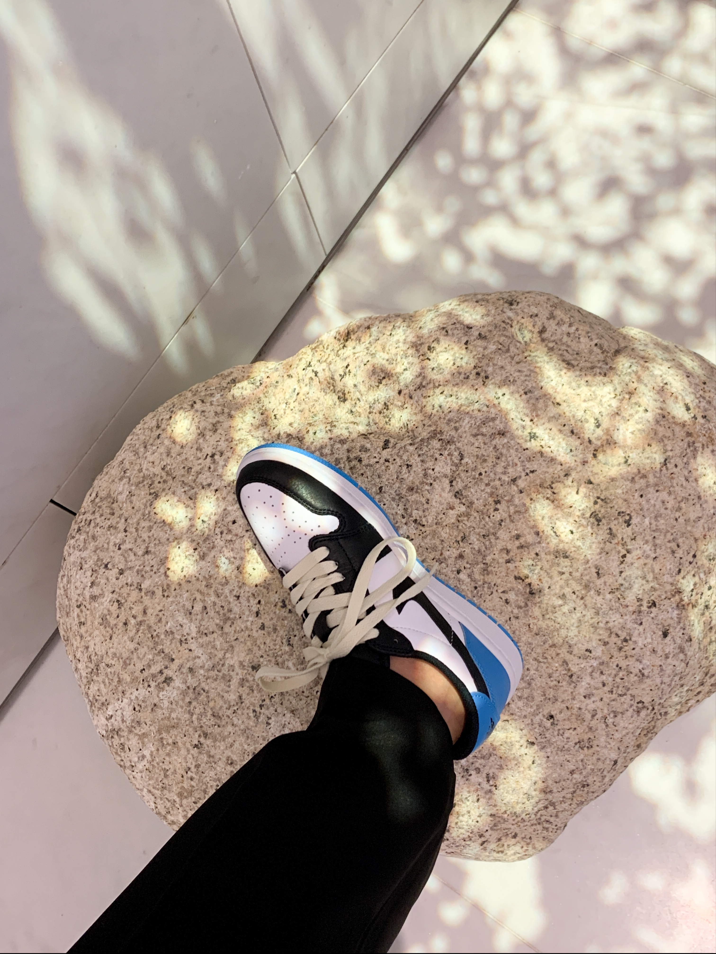 Jordan 1 Retro Low OG Black and Dark Powder Blue, (W) Jordan 1 Retro Low OG Black and Dark Powder Blue 착용 스타일 - 3