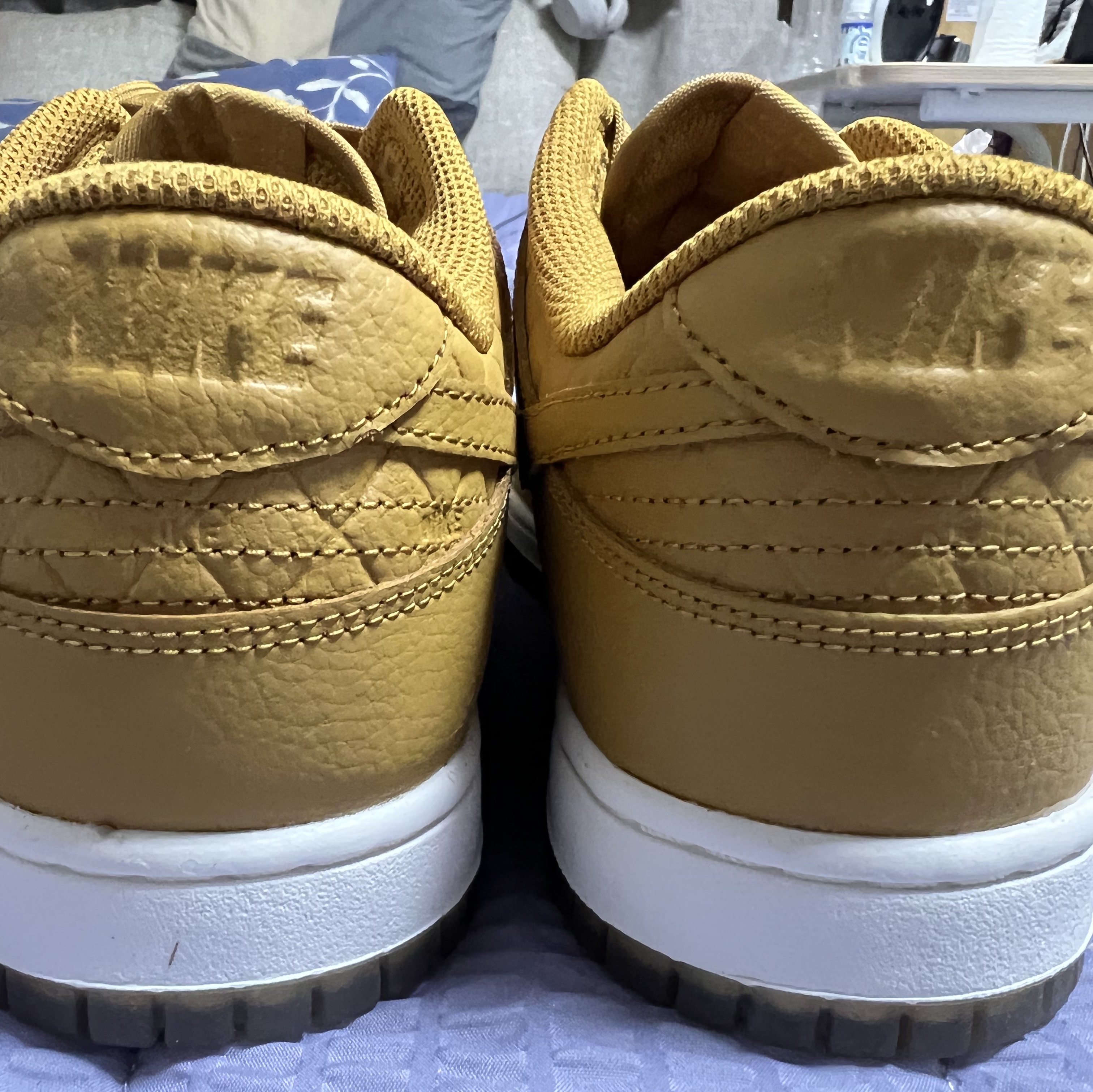 (W) Nike Dunk Low Wheat and Gum Light Brown 착용 스타일 - 1