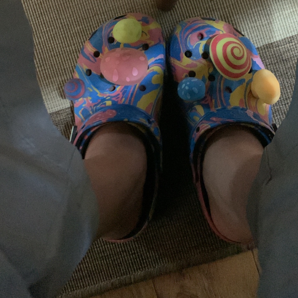 Crocs x Diplo Classic Clog Take a Walk On the Weird Side 착용 스타일