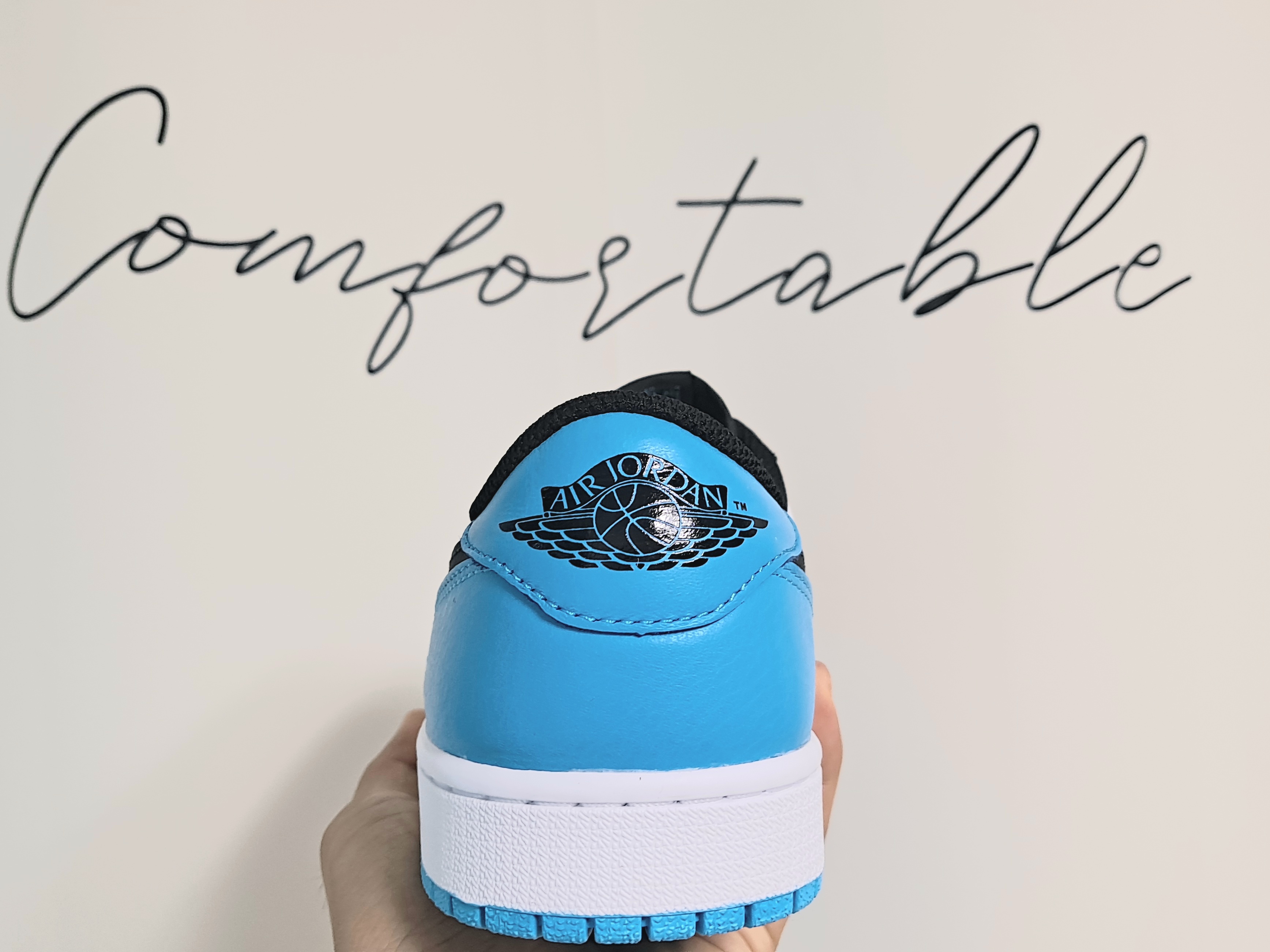 Jordan 1 Retro Low OG Black and Dark Powder Blue 착용 스타일 - 3