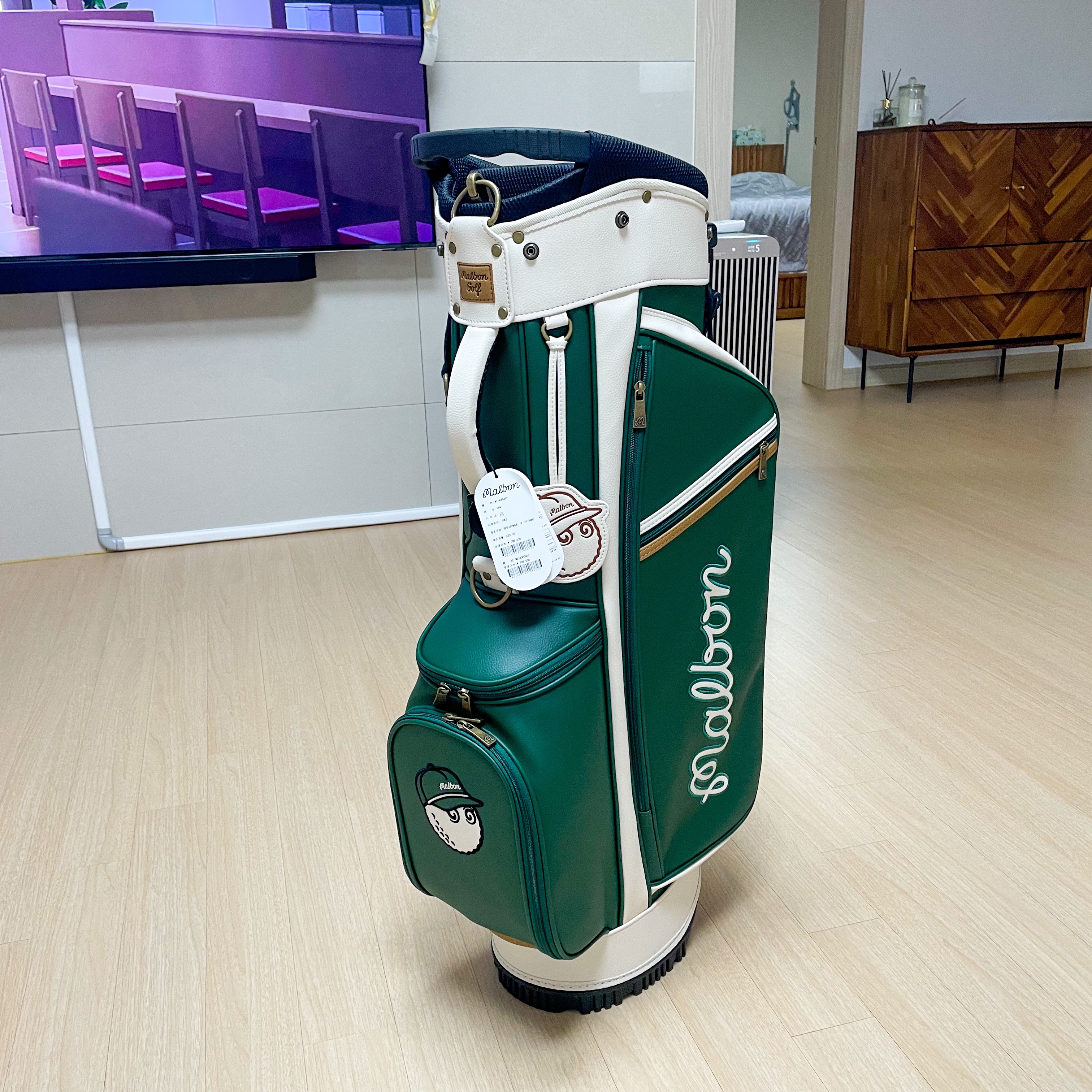 Malbon Golf M Bucket Classic Stand Bag Green 착용 스타일