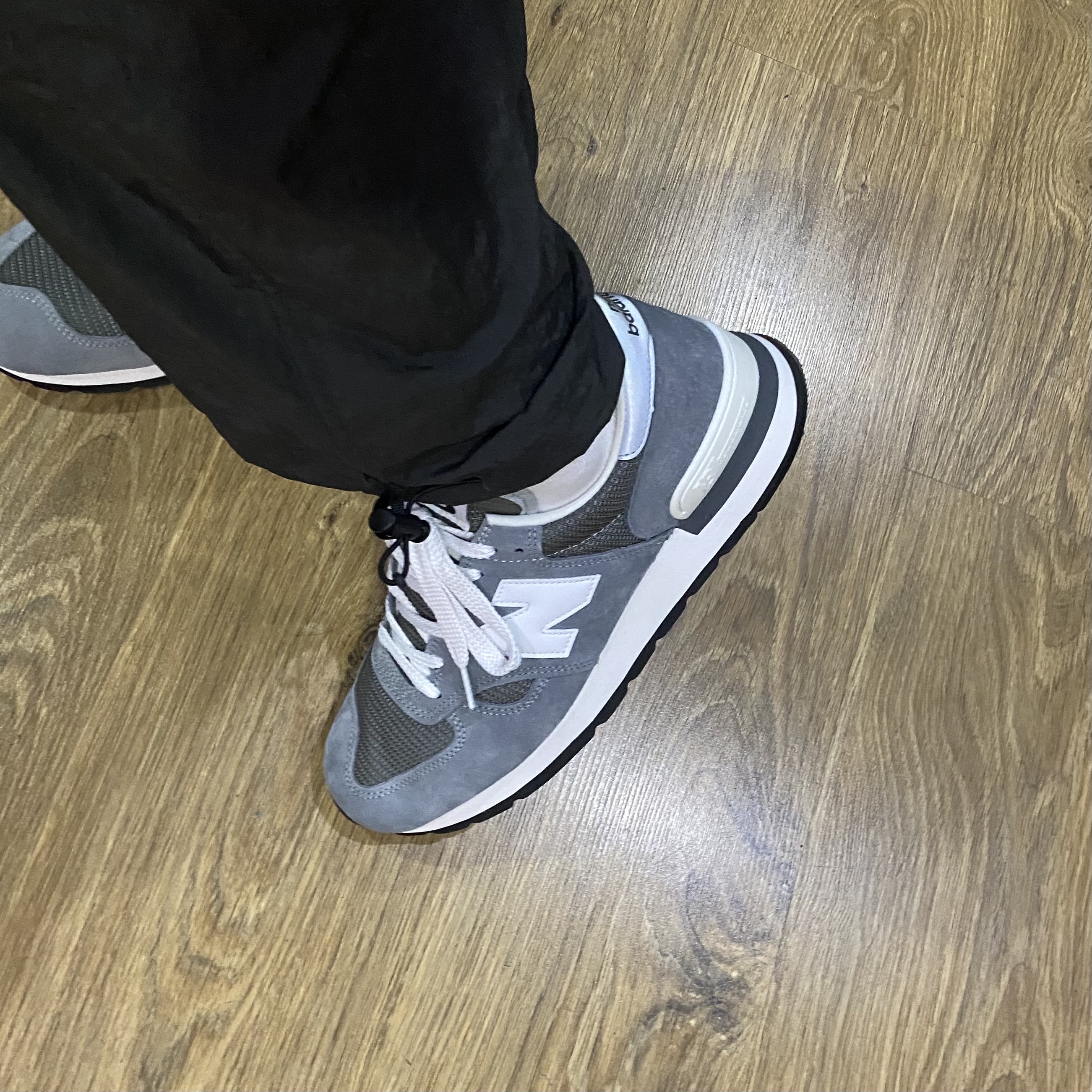 New Balance 990v1 Made in USA Grey White 착용 스타일