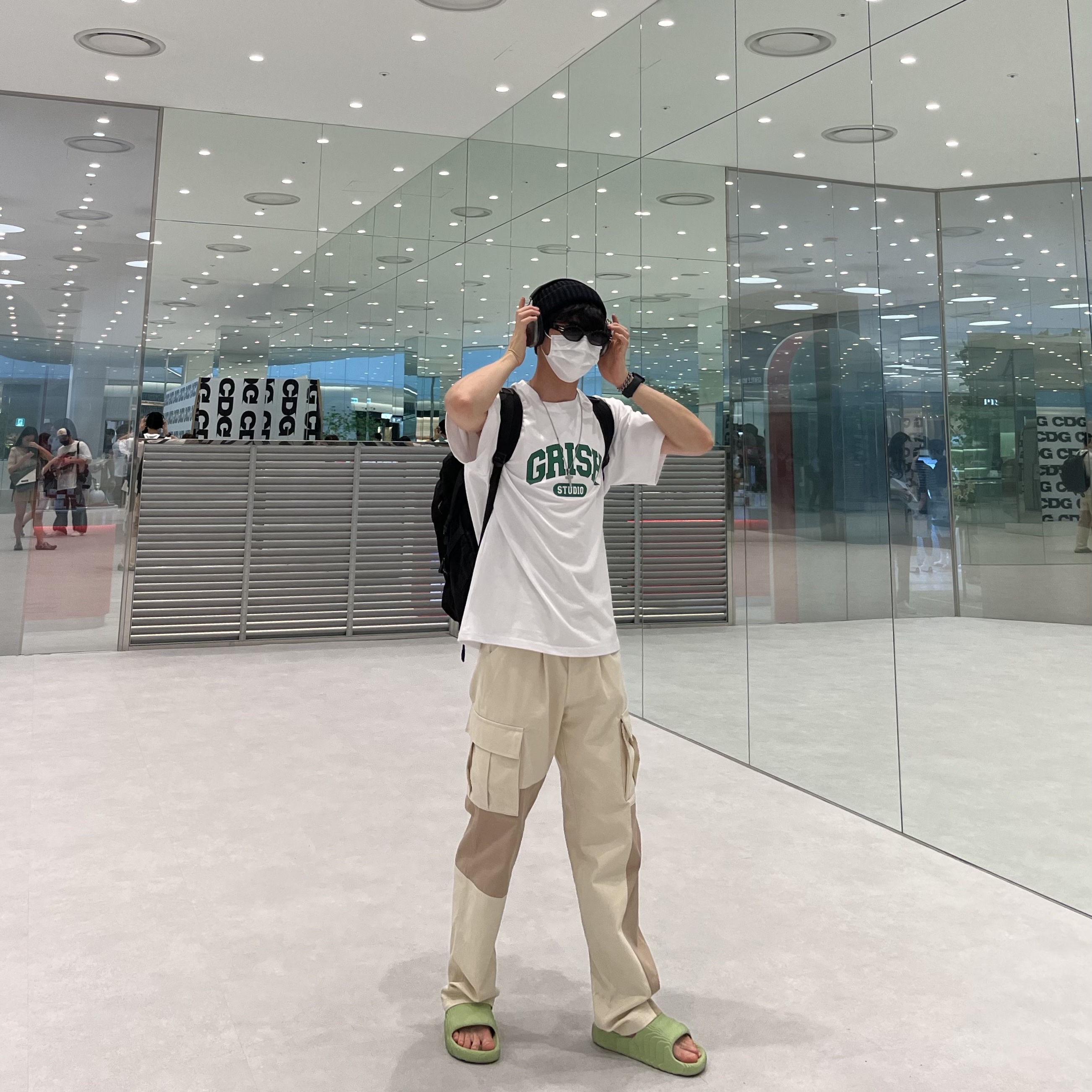 Adidas Adilette 22 Magic Lime, Apple AirPods Max Lightning Space Gray (Korean Ver.) 착용 스타일 - 2