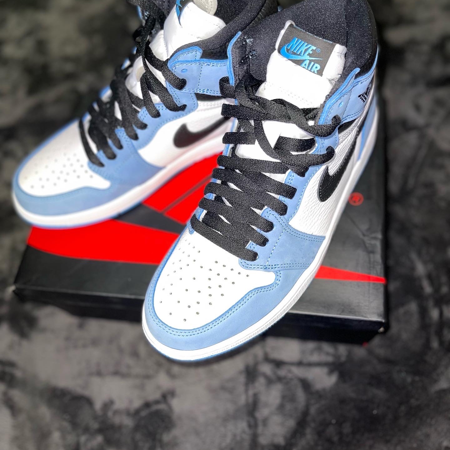 Jordan 1 Retro High OG University Blue 착용 스타일 - 2