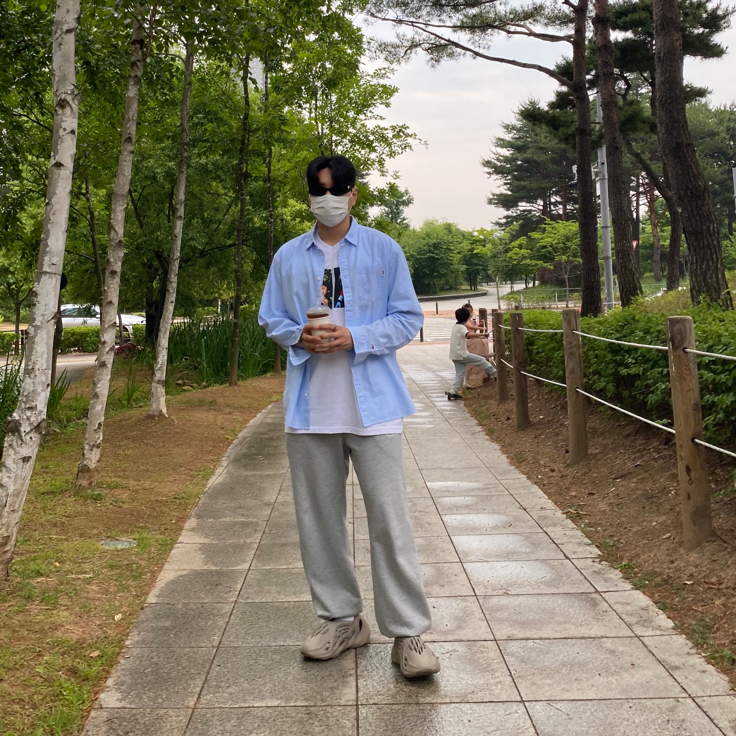 Supreme x Comme des Garcons Junya Watanabe Man Nature T-Shirt White - 21FW, Adidas Yeezy Foam RNNR Stone Sage 착용 스타일