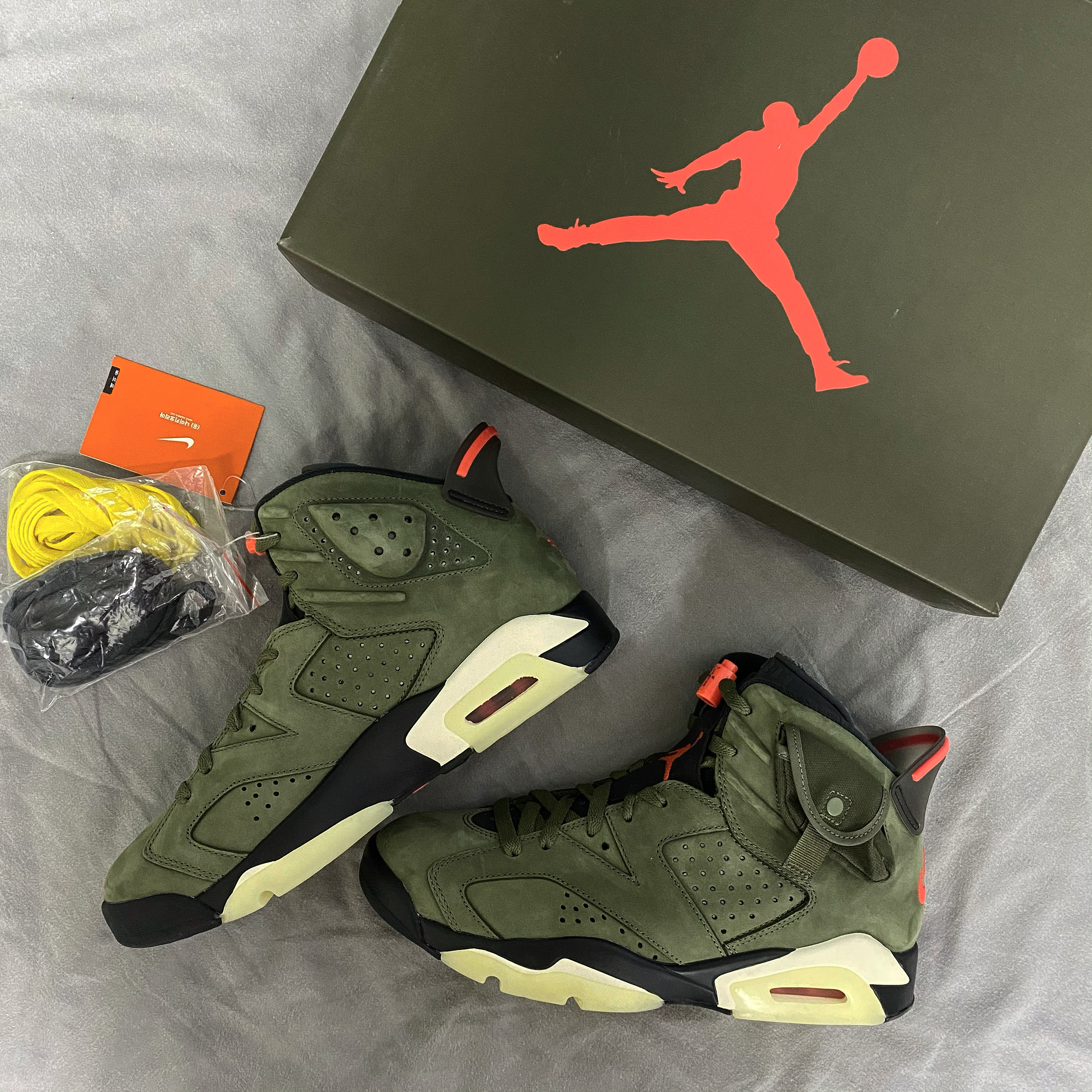 Jordan 6 x Travis Scott Retro Olive 착용 스타일